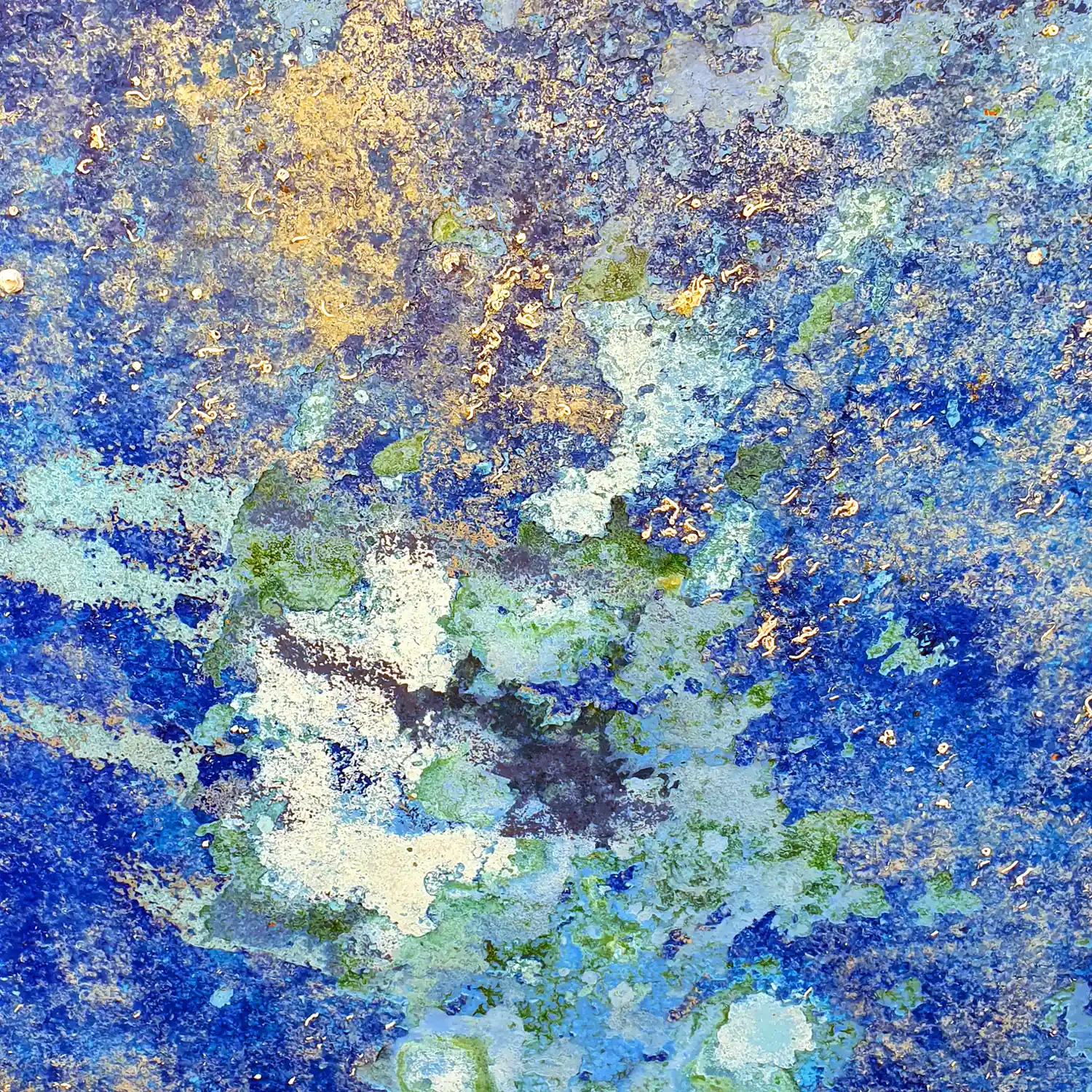 profondeur-mineral-texture-oxydee-marine-detail.webp