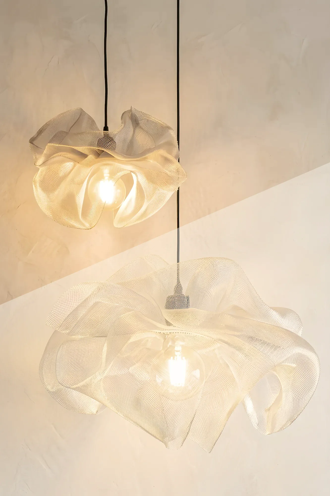 lampe-tulle-suspension-design-cajoa-gold-or-petit.webp