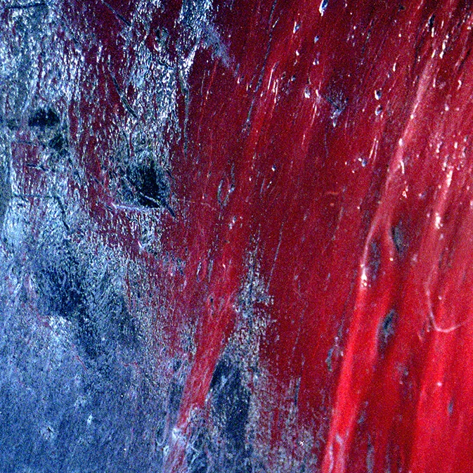 Tempete-Corail-photographie-texture-bateau-rouge-bleu-detail.webp