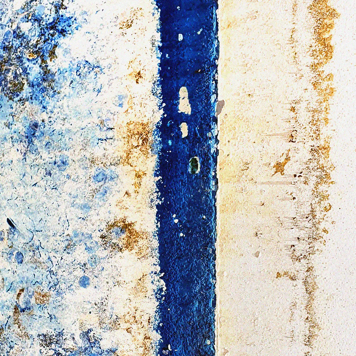eclat-corrosion-matiere-brute-coque-bateau-detail.webp