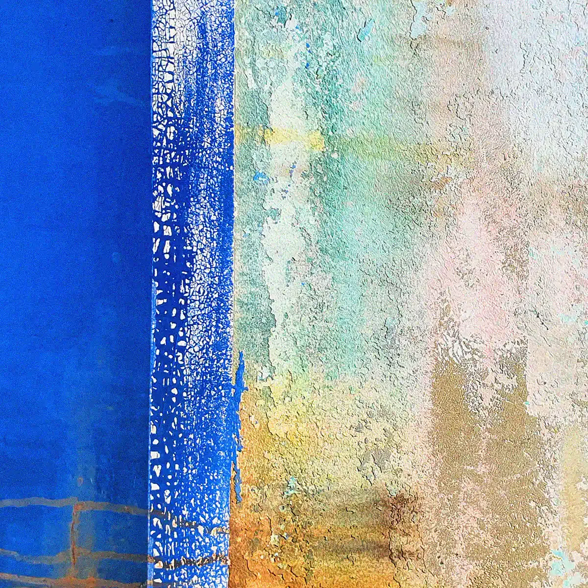 verticalite-abstraite-matiere-marine-bleue-detail.webp