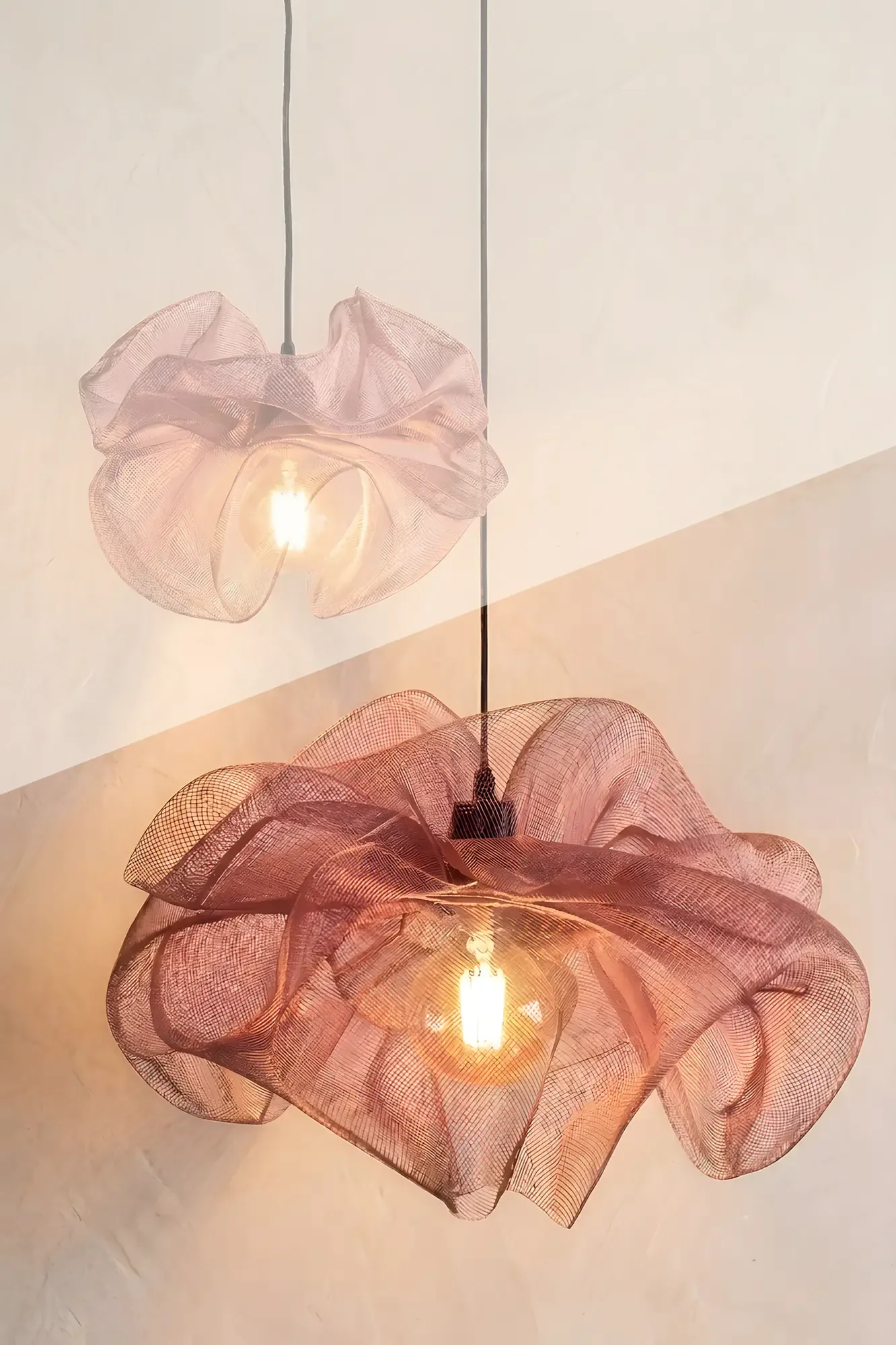 lampe-tulle-suspension-design-cajoa-nude-grand.webp
