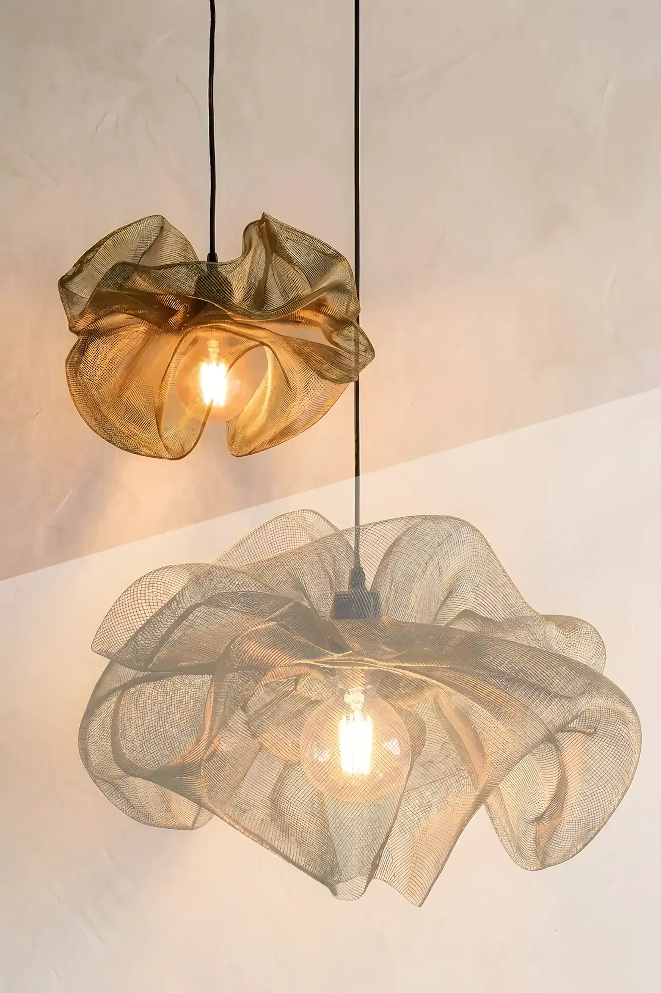 lampe-tulle-suspension-design-cajoa-vert olive-petit.webp