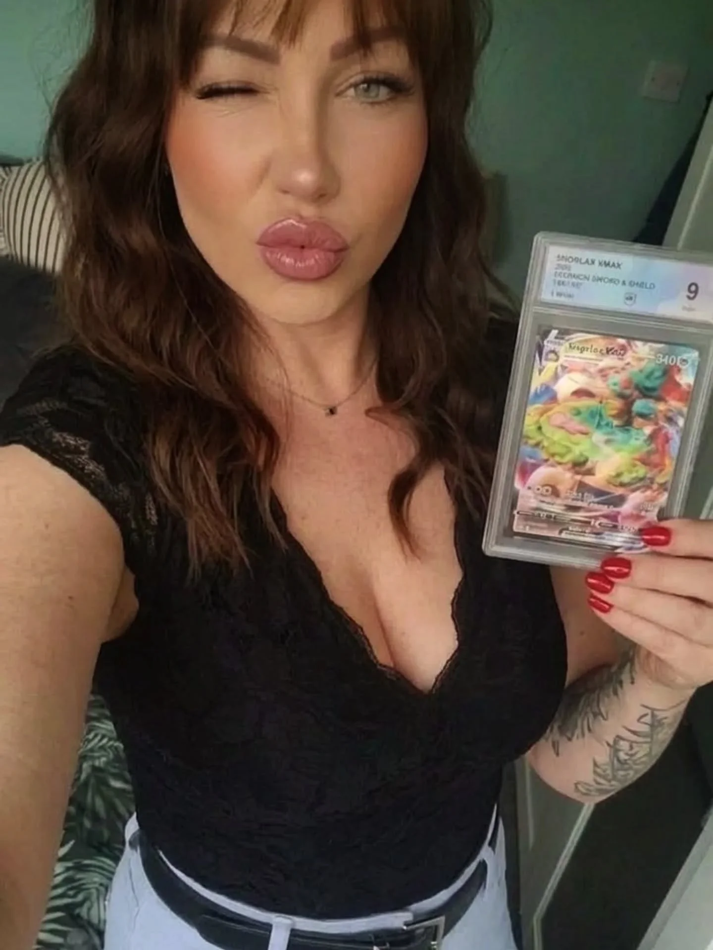 Nothing beats the feeling of a fresh grade 💎 

At Richgrading, we prioritize precision and aesthetics so your collectibles look as good as they deserve to. This Snorlax VMAX is officially ready for the display case.

​Ready to level up your collecti