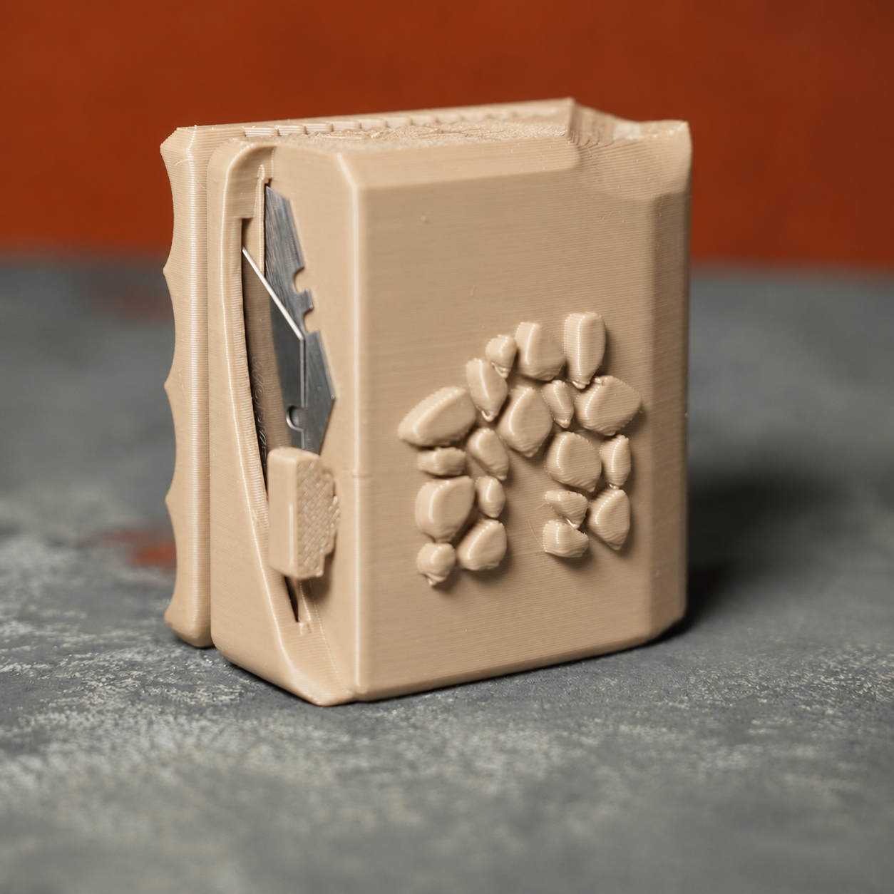 leather-strap-cutter-handheld-tool-cream.png