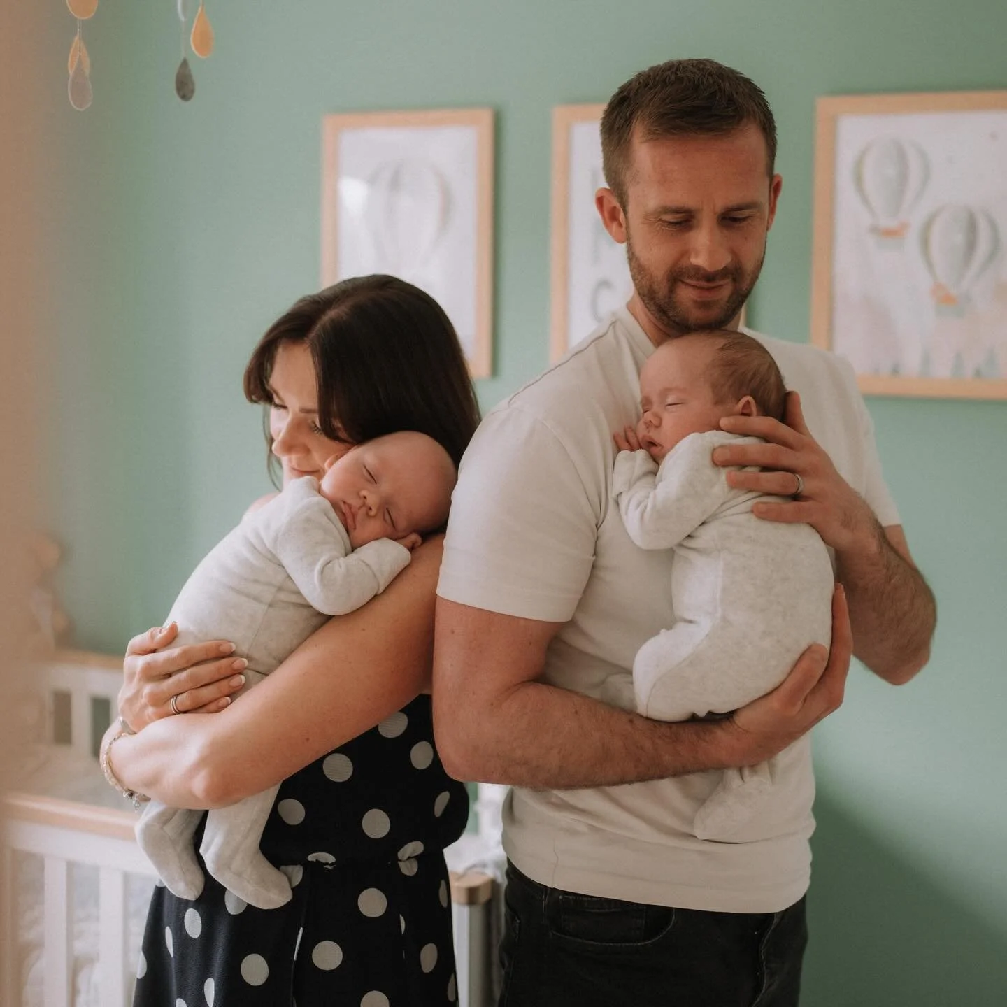 Double the snuggles, this shoot was so adorable! Honeslty meeting all of your gorgeous babies makes me so happy, feeling extremely lucky I get to call this &ldquo;my job&rdquo; 💖🥲