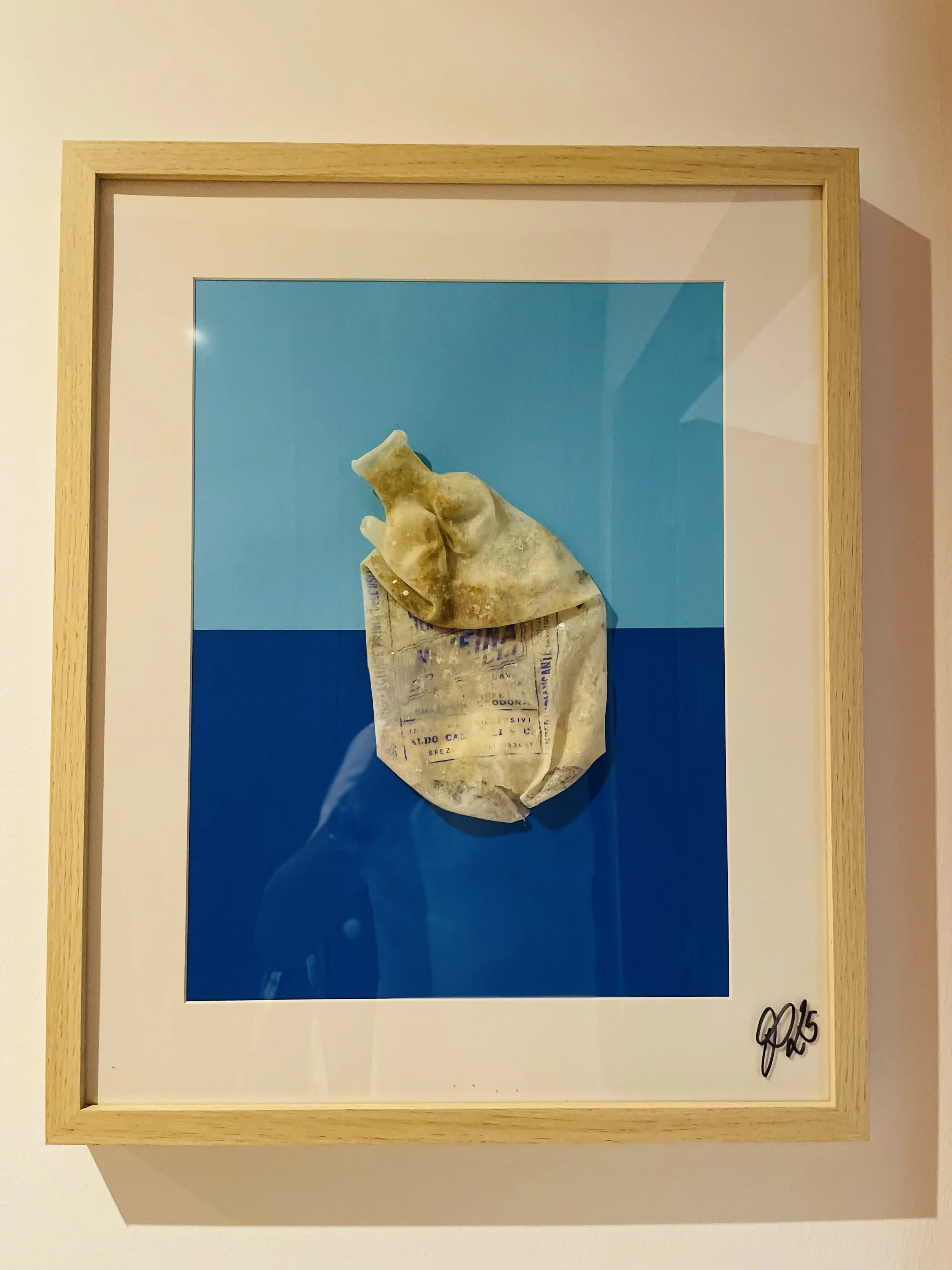 The Lost Bottle
55 x 43 x 4 cm