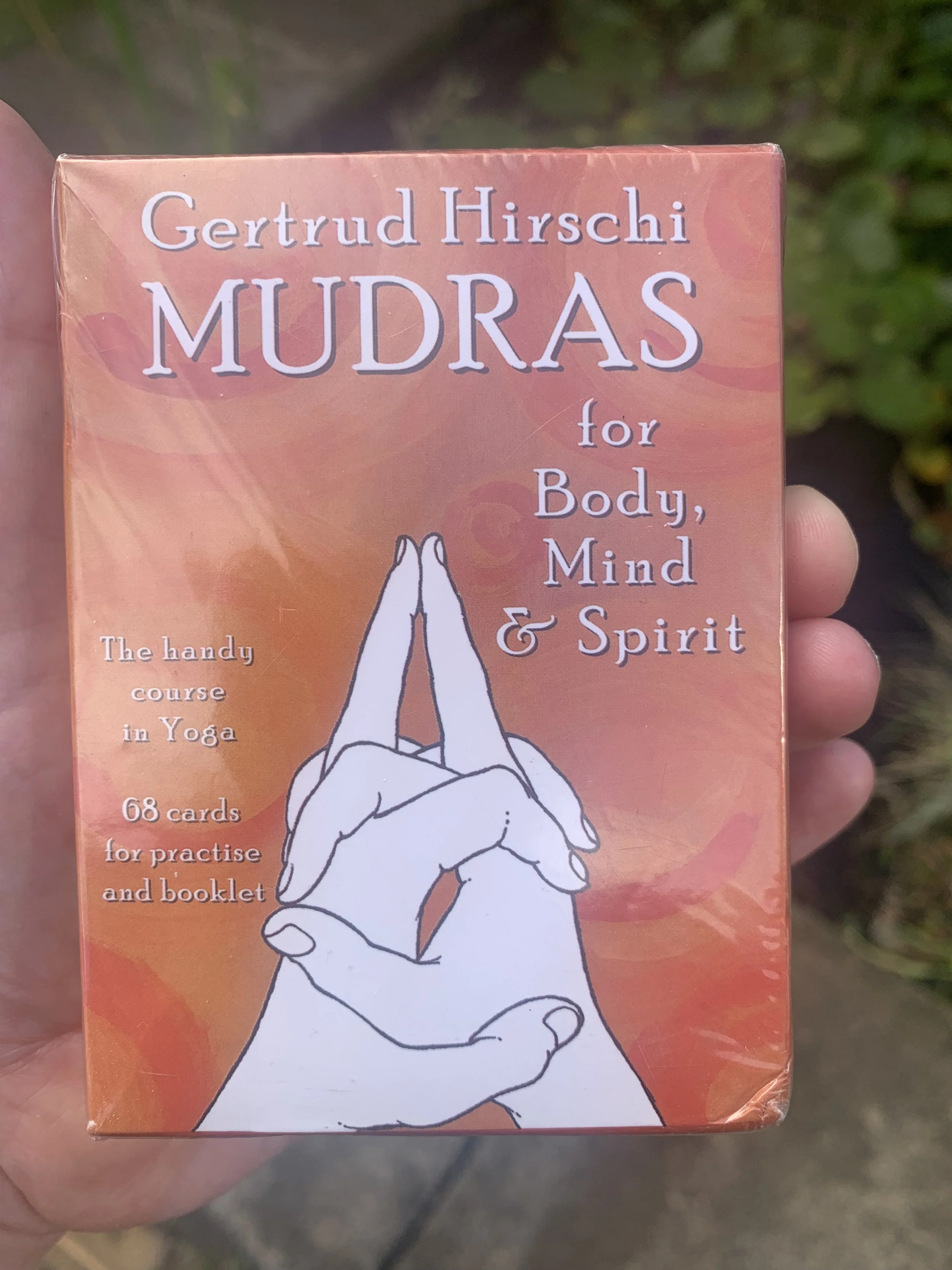 Mudras for Body, Mind & Spirit: Sacred Meditation Cards