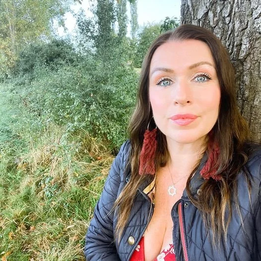 Here I am, reunited with my tree. ♥️