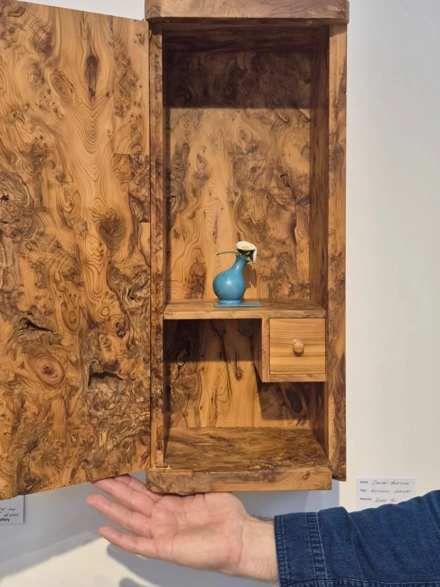 My burr yew cabinet &ldquo;Kintsugi&rdquo;. With a beautiful little visitor inside by @cecilia_moore_silversmith. At the @oconnellgallery stand today and tomorrow until 6:00pm at @artevolve.ie show in the RDS. 

#irishart#irishdesign#irishcraft