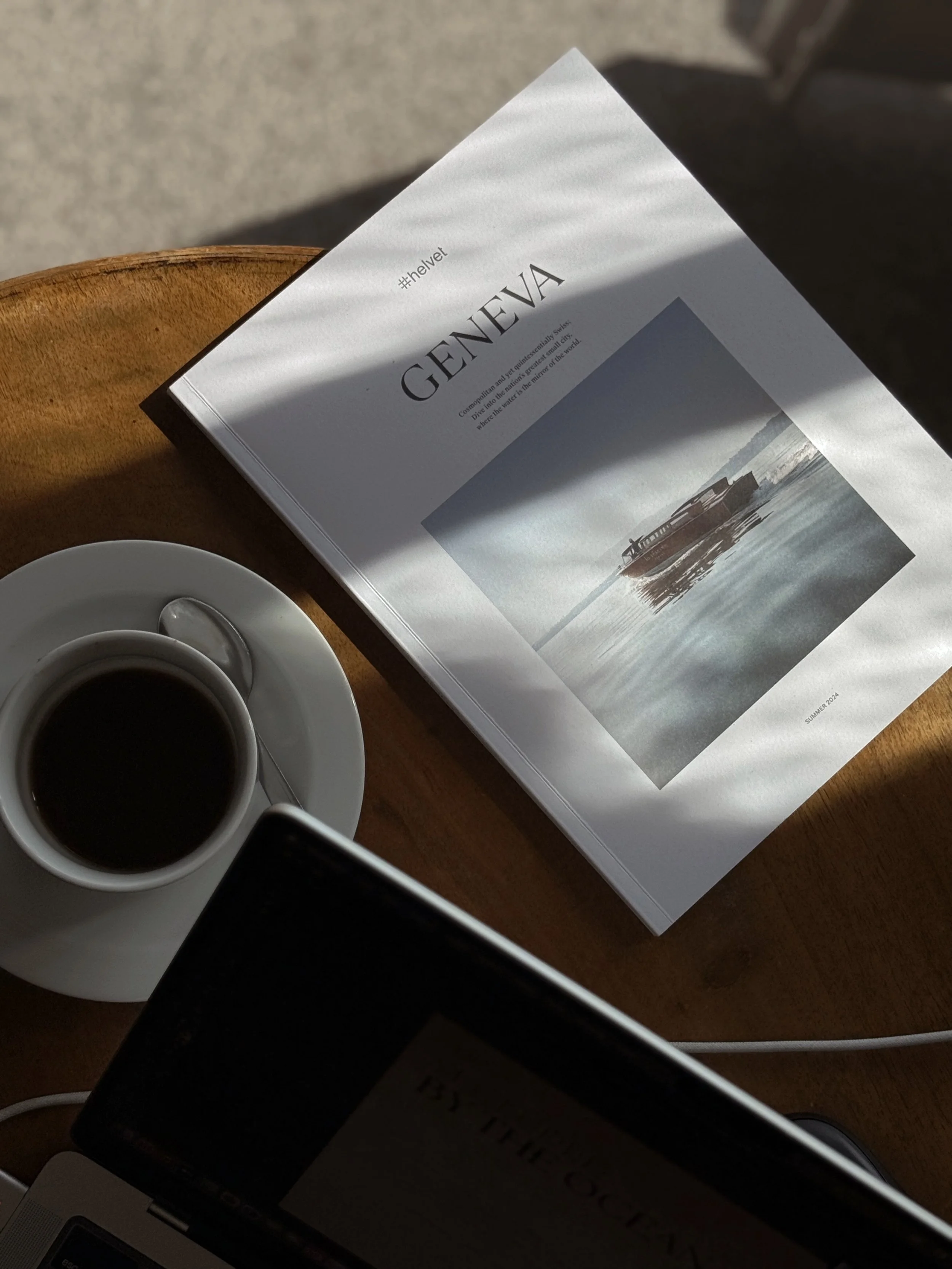 Basic package for high-end beauty and Swiss lifestyle brands. Social media strategy for luxury companies focused on aesthetic content. Laptop and coffee, perfect for a start.