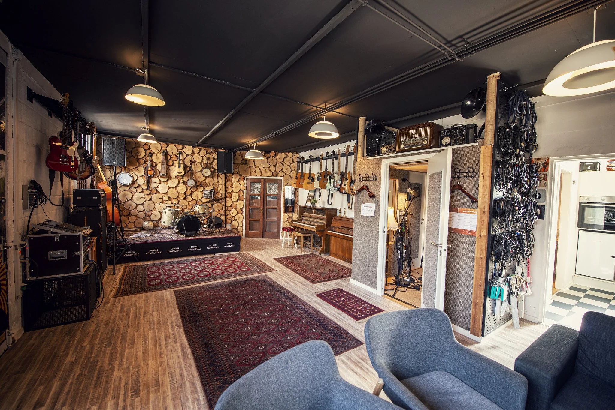 studio Communale scene.jpg