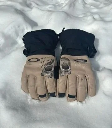 ColbyGloves2.jpg