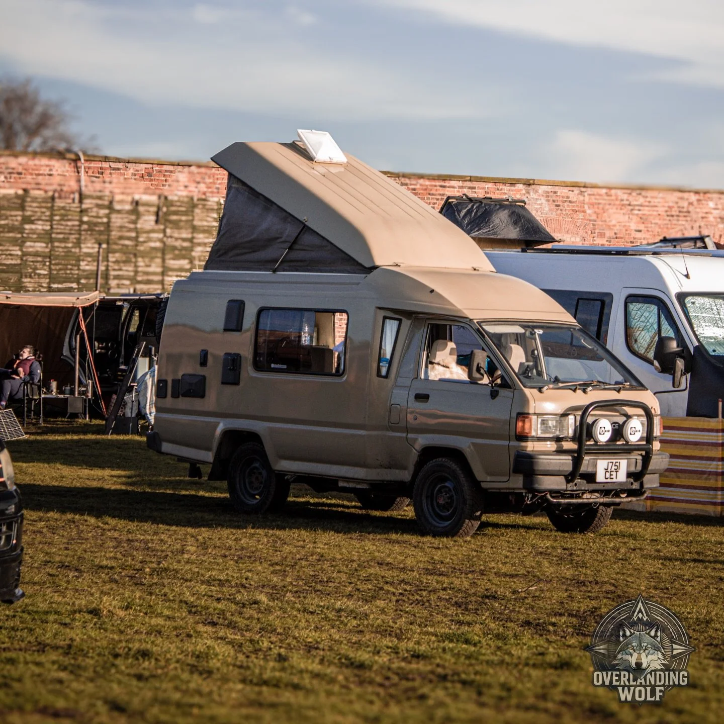 Lovely looking camper at the meet, and a great use for the @urbanarkoverland tyre table!! 

#offgrid
#wintermeet
#tyretable
#adventure
#greatweekend