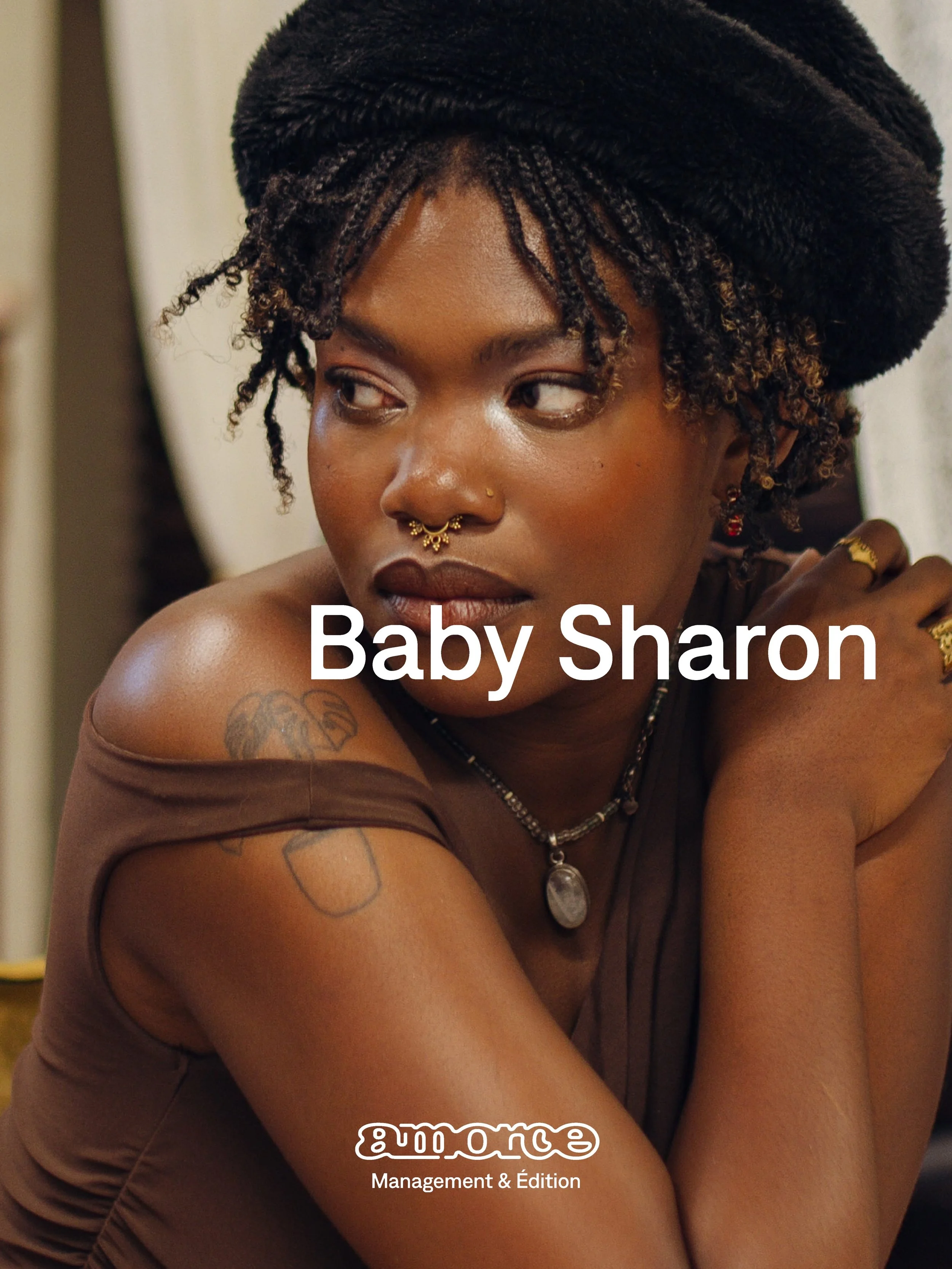 MANAGEMENT &amp; &Eacute;DITION : BABY SHARON

Entre Marseille et Lom&eacute;, entre les &eacute;chos du hip-hop et les h&eacute;ritages rock et soul, @babysharonmusique a trouv&eacute; son terrain de jeu. Sa voix lumineuse ne transige pas : elle cha