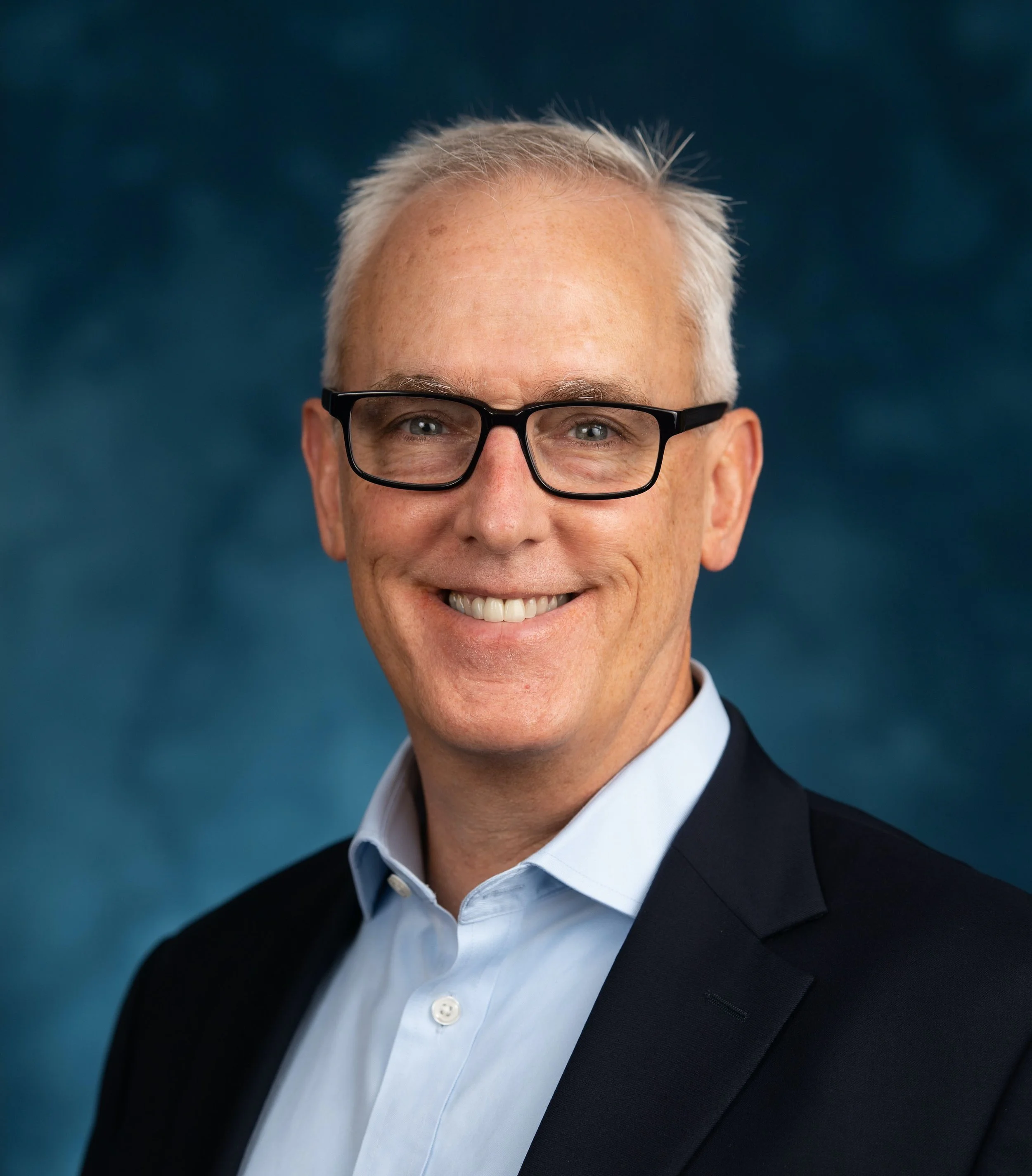 Headshot of Dr. Robert Neumar