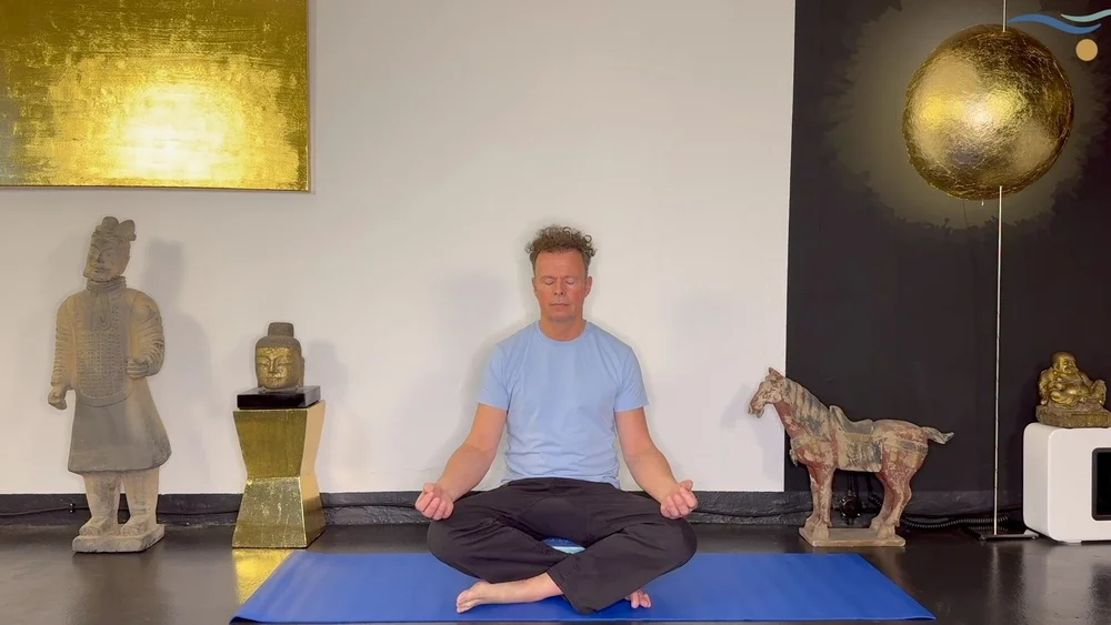 Geführte Meditation im Studio von BE IN FLOW