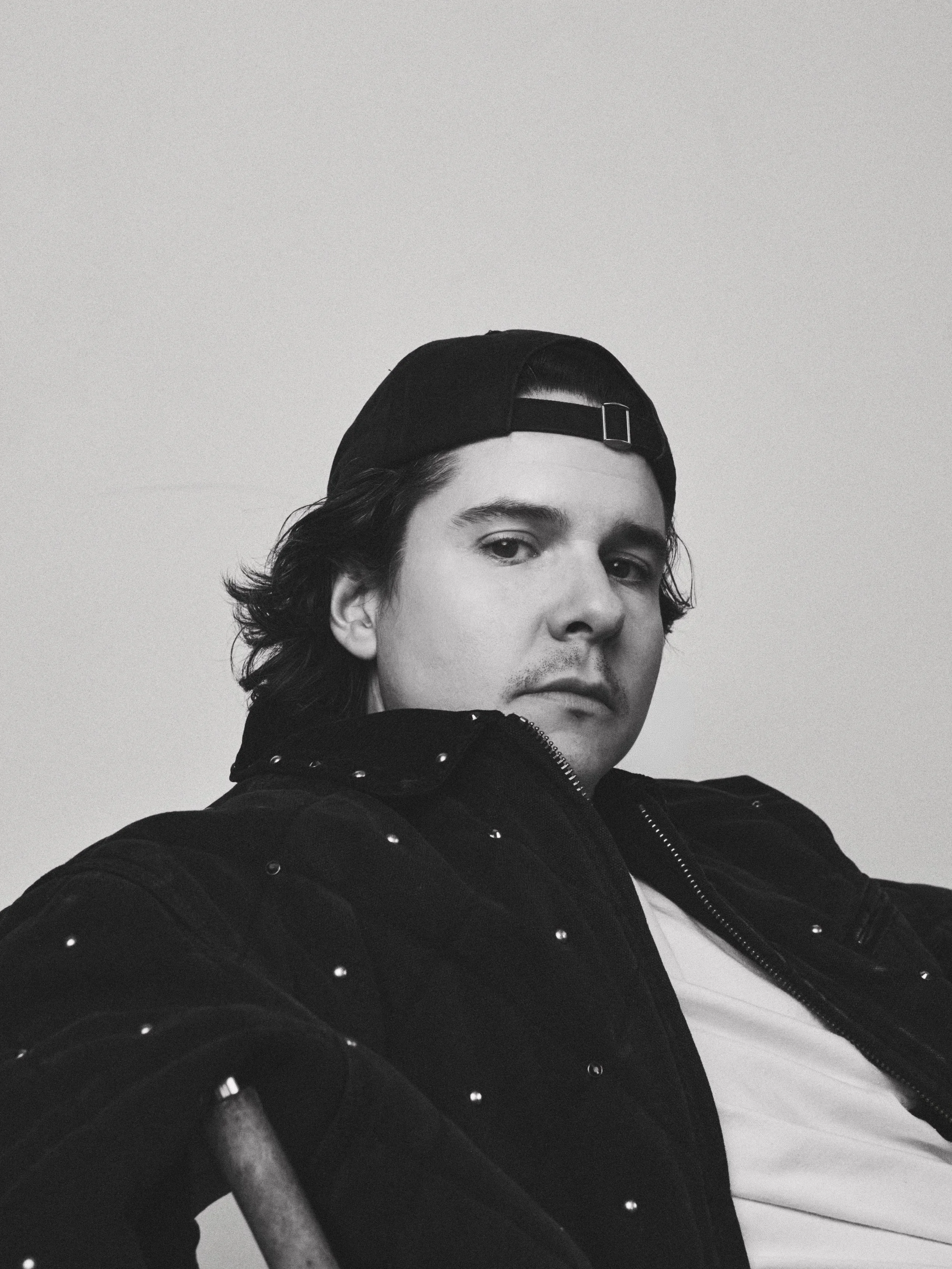 LUKAS GRAHAM 11490 (Frederik Barasinski).jpg