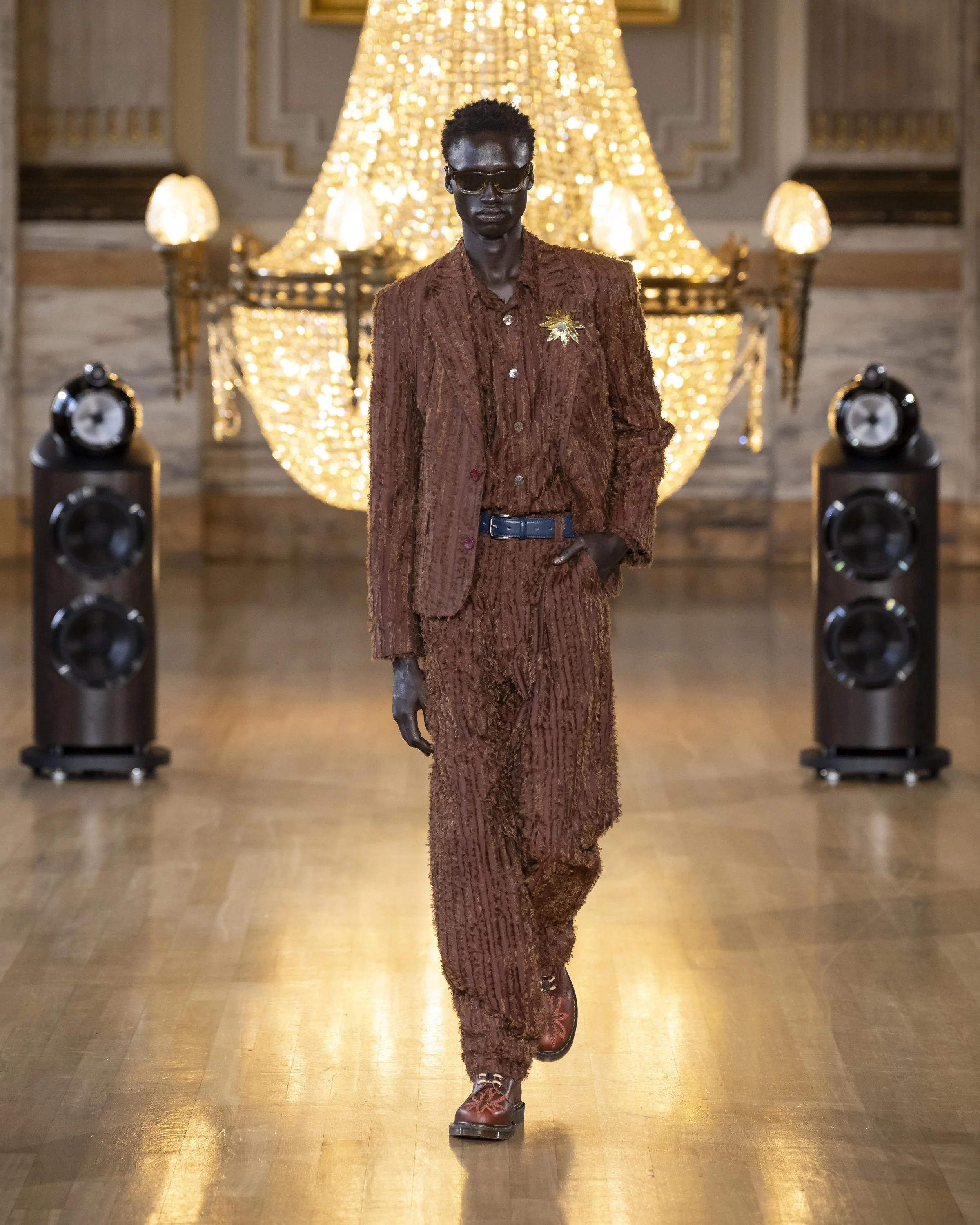 LOOK 2.jpg