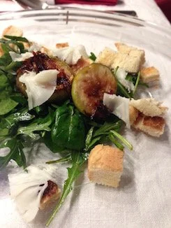 Gebratene Feigen auf Rucola