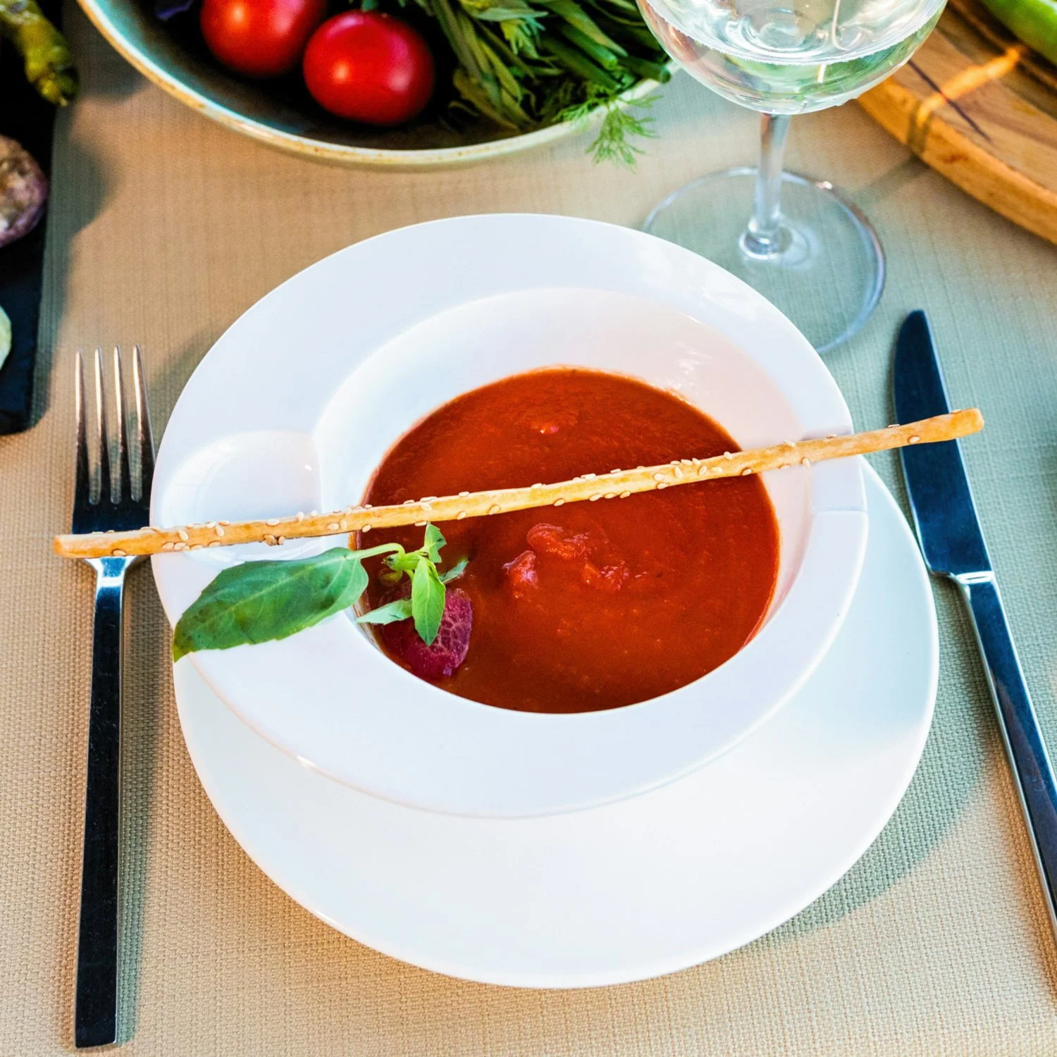 Tomatensuppe mit Zimt und Garnelen