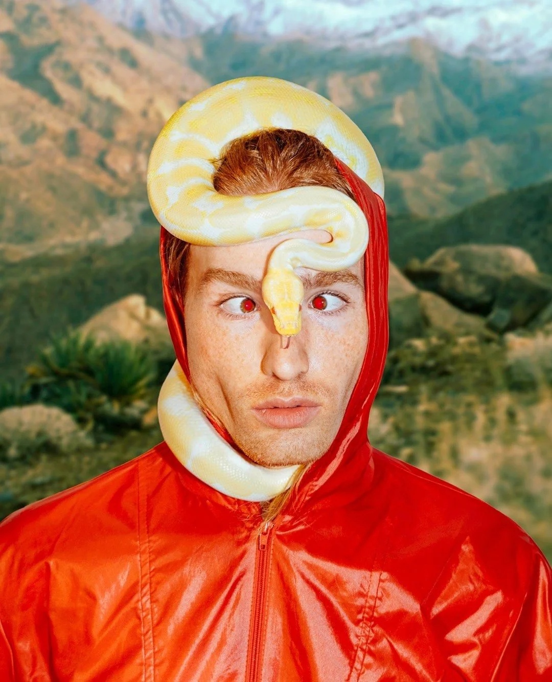 A portrait of the man himself, Dutch photographer Rogier &Aring;lexander ⚡ Creative, sincere, and colorful, we can't get enough of Rogier's work. Check out an excerpt of our interview we did with him below, check out his page @rogieralexander and fol