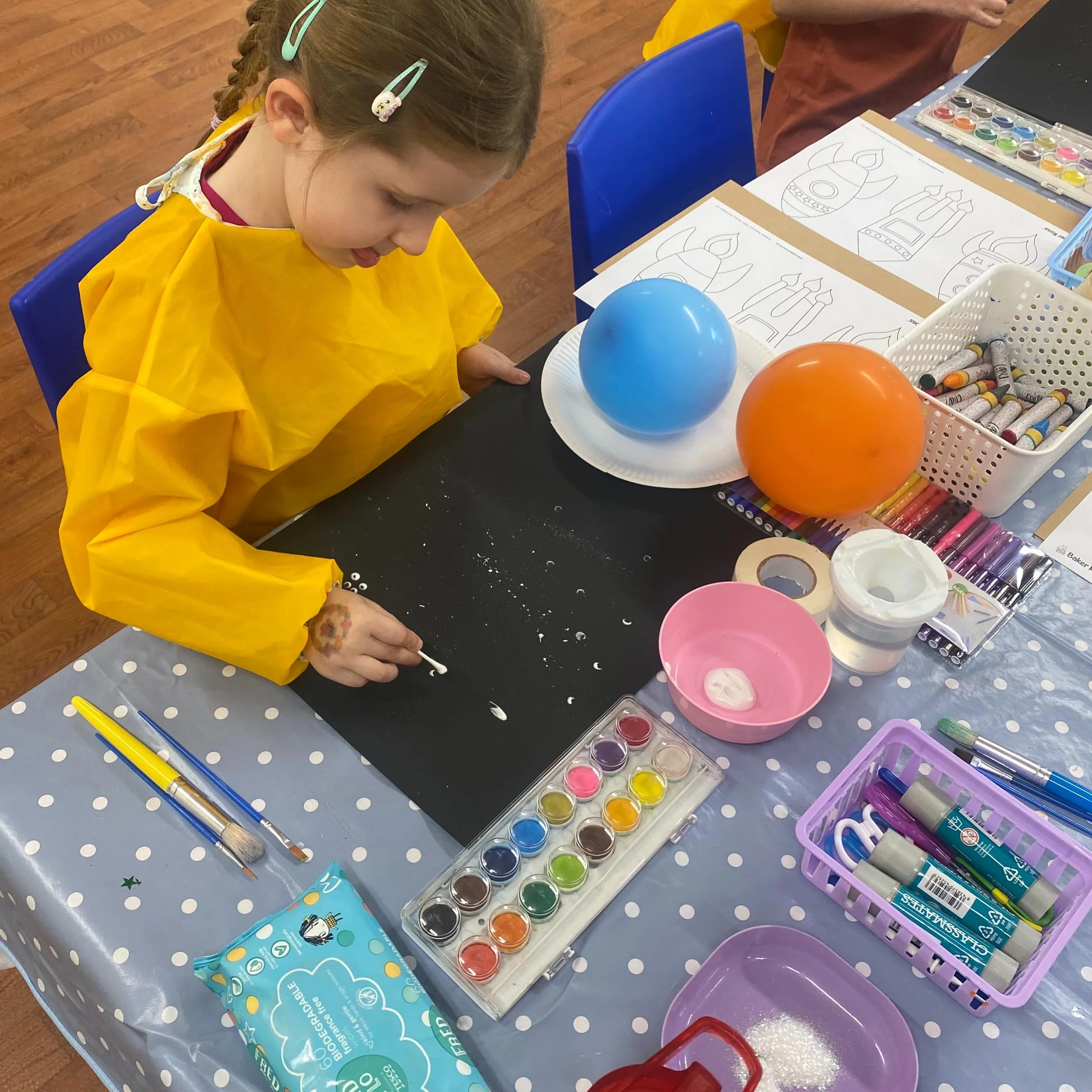 🌎✨ Blast off into creativity! 🚀

Our little artists had so much fun creating colourful planets by dipping balloons into paint and printing them onto paper! 🎨🪐 Each planet turned out completely unique, bursting with bright colours and imagination.
