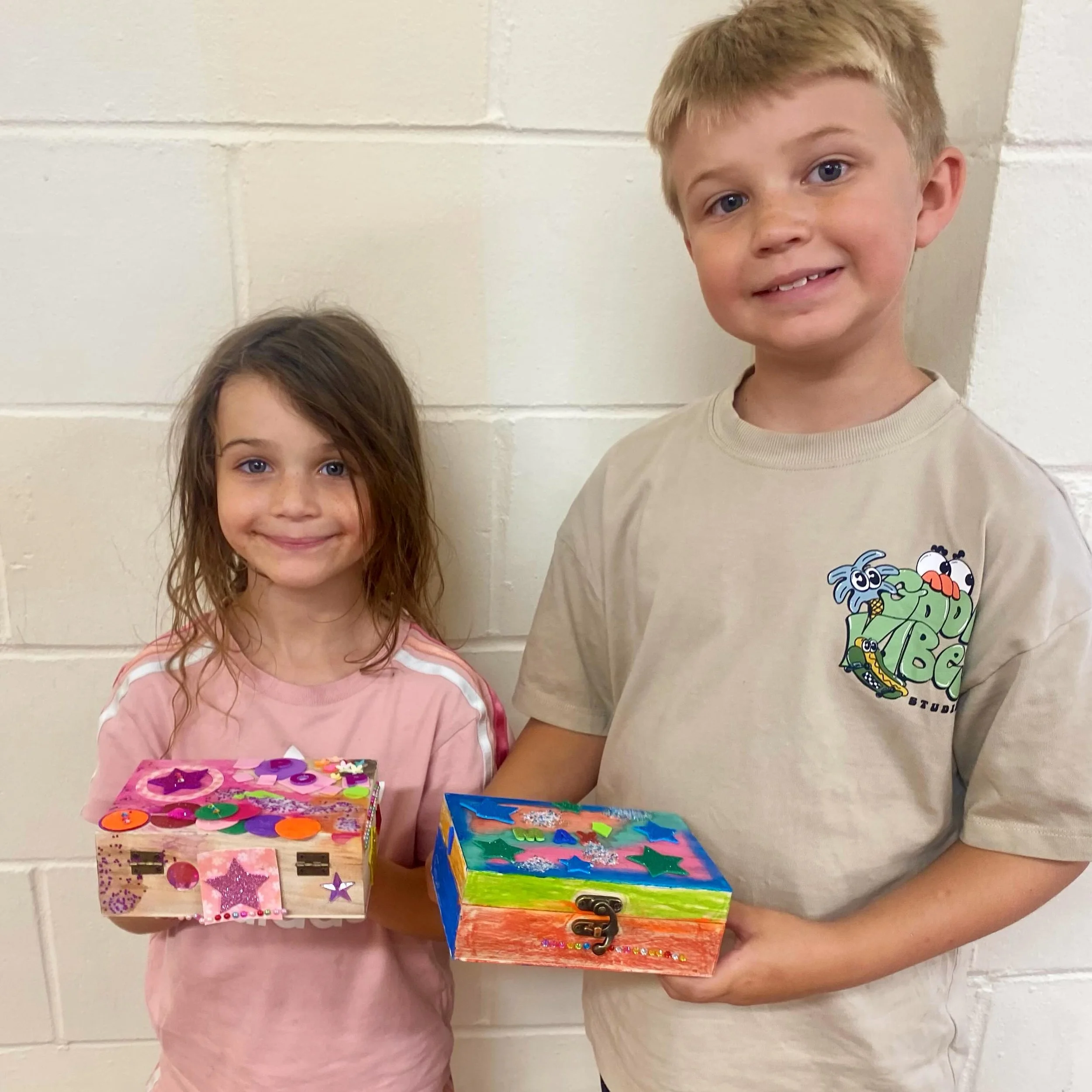 ✨ Treasure boxes, but make them completely YOU! 🎨💎
What a brilliant session today! We loved seeing all the different colours, patterns, marks and little details come together to create some seriously wonderful treasure boxes.

And of course, no tre