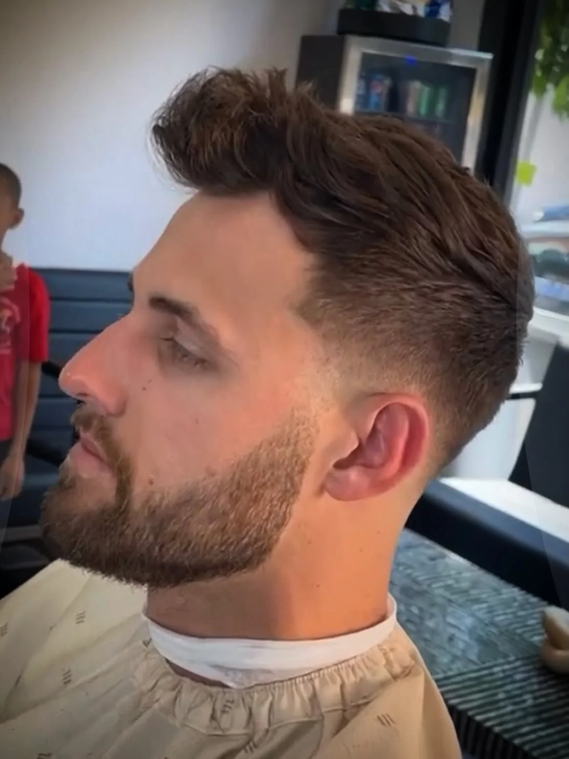 Looking FRESH! 🫧 Before and after.
By @hellohannzz 
.
.
.
.
.
.
.
.
.
#mensweddinghair #onsitemenshaircuts #montcowedding #phillyweddingbarber #buckscoweddinghair