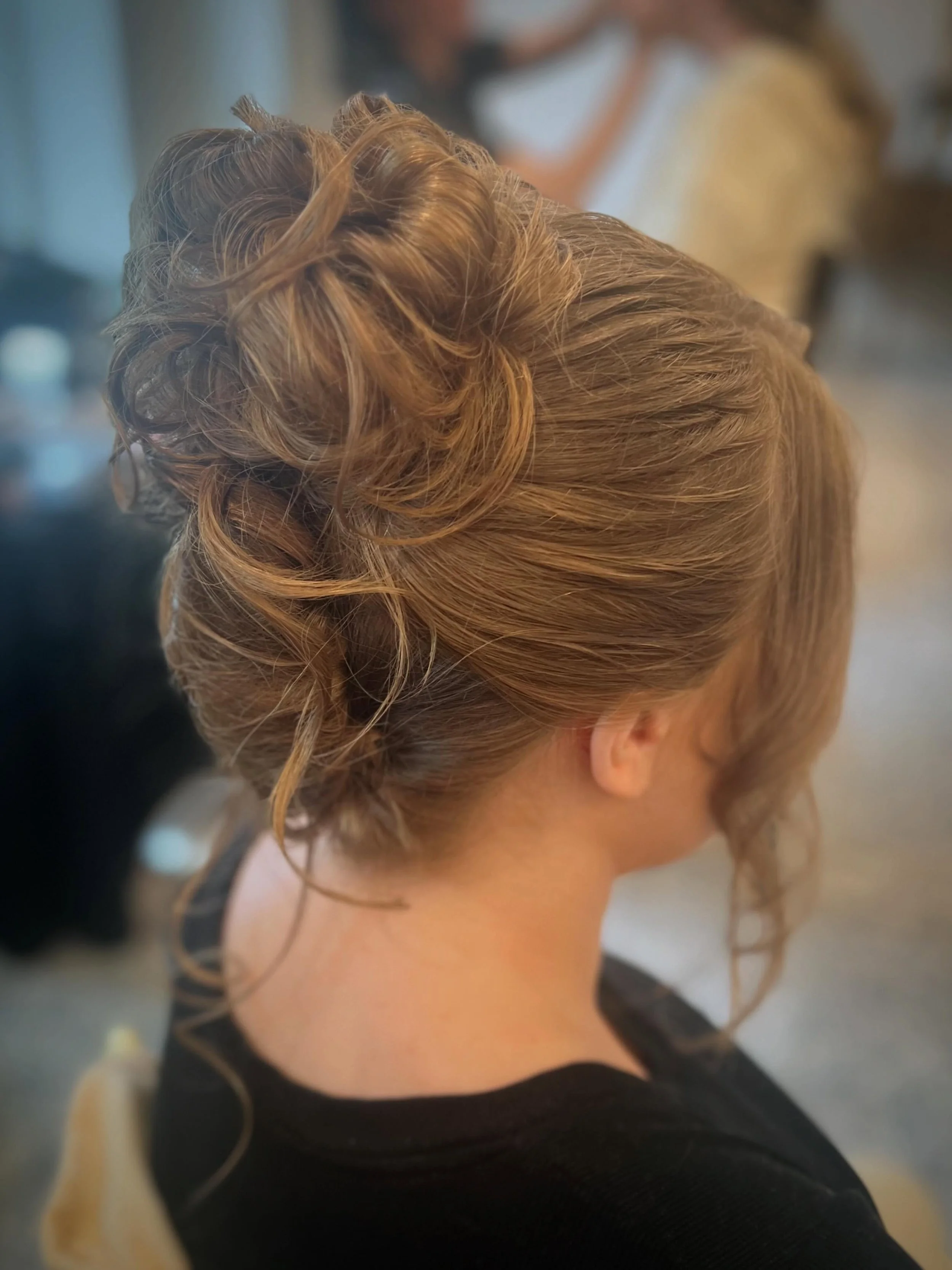 Stunning!!🤩 👏👏👏
.
.
.
.
.
.
.
#dreamyupdo #weddinghairinspo #paweddingstylist #phillyweddingstylist #tylergardenswedding