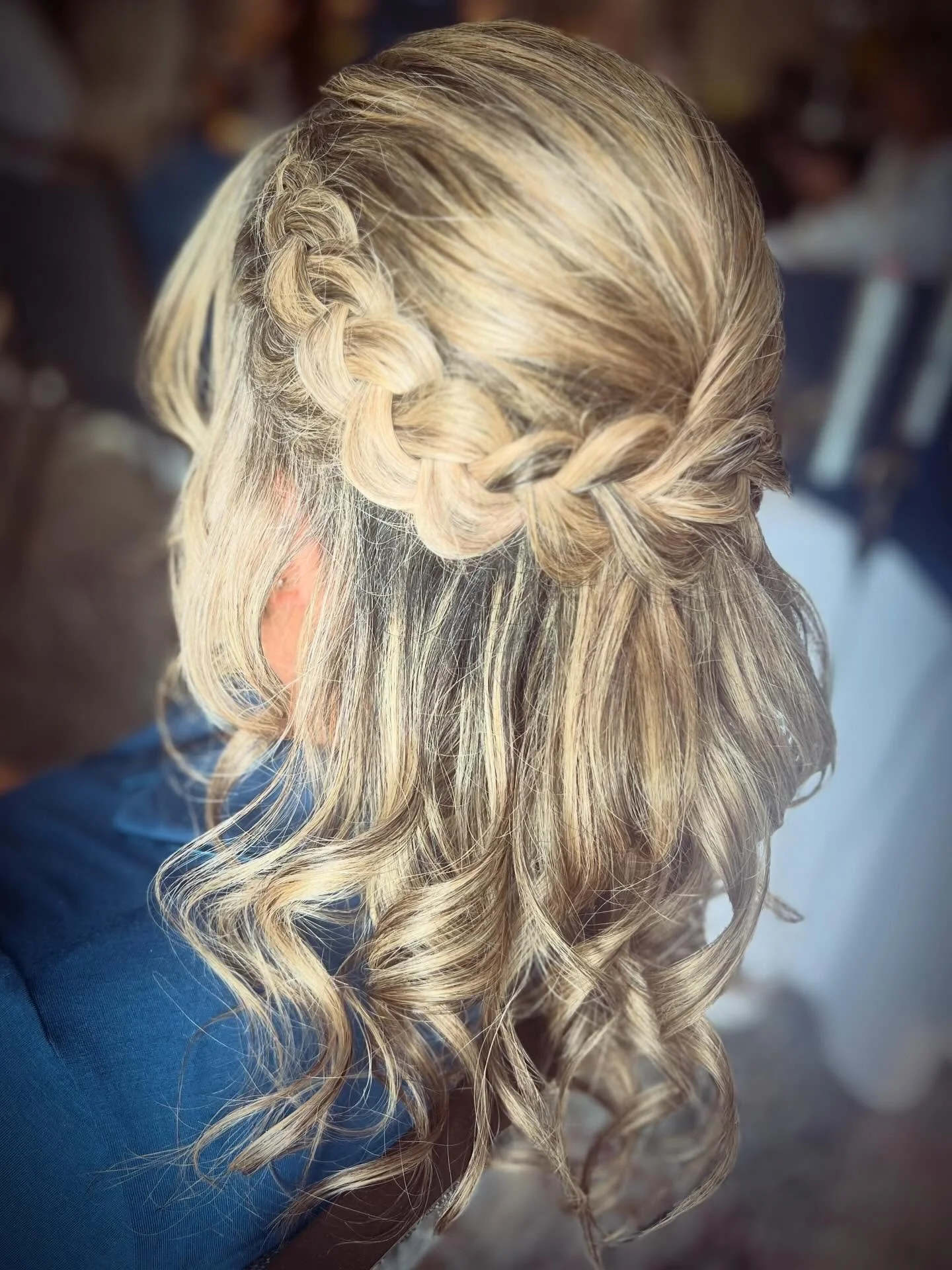 We love a braid moment! 🩷
.
.
.
.
.
.
.
#braidupdo #hotelmonacophillywedding #phillyupdostylist #easternpaweddingvenues #weddinghair