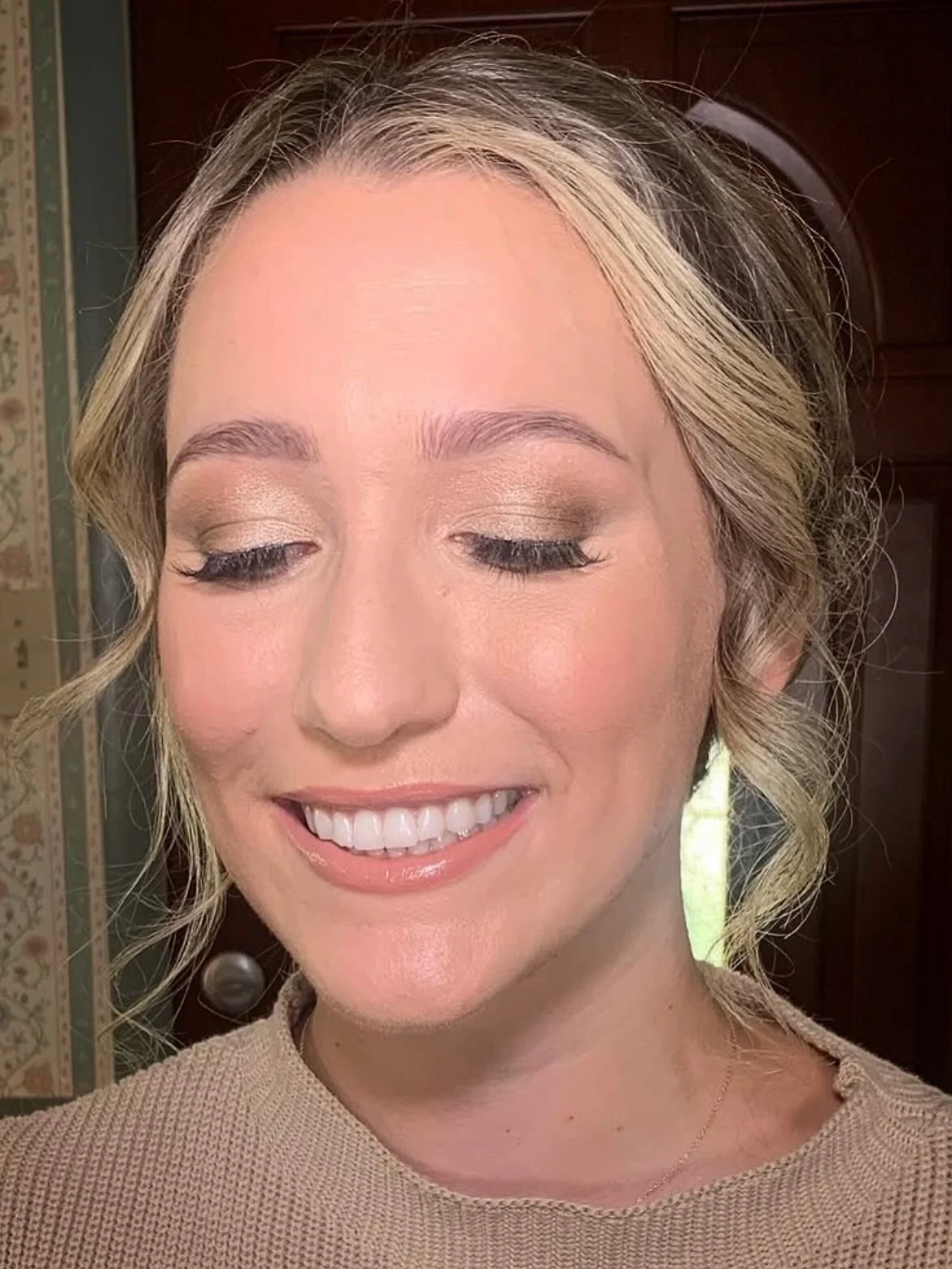 Before and after makeup application 
By @makeupbylisalee 
.
.
.
.
.
.
#makeupartist #manyunkwedding #weddingmakeupartist #phillyonsitemakeup #easternpaweddingmakeup