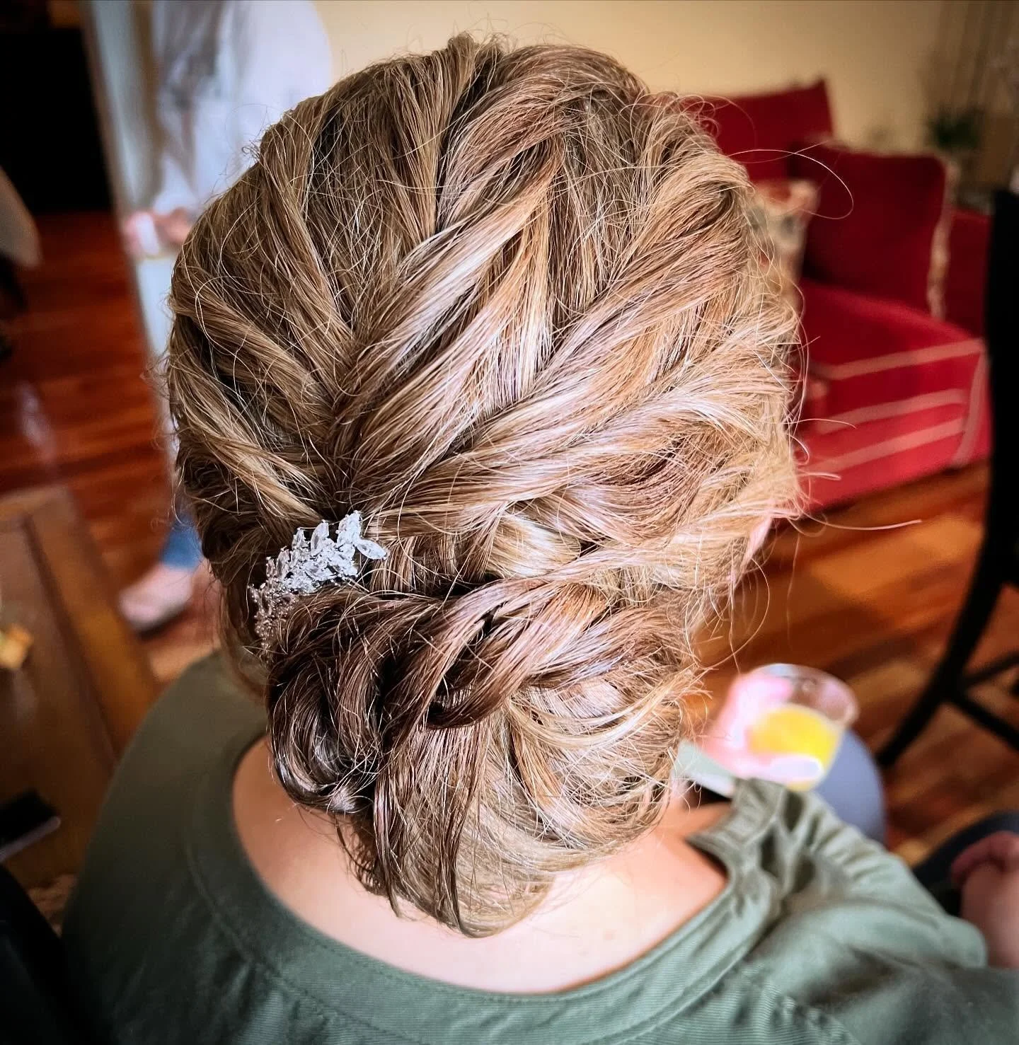 Stunning!😍 
.
.
.
.
.
#springmountainwedding #phoenixvillepawedding #weddingupdo #lowbunhairstyles #phoenixvillehairstylist