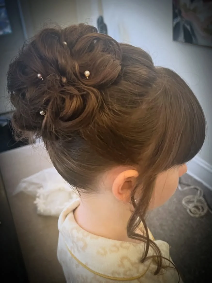 💐👧🏻
.
.
.
.
.
.
#flowergirlupdo #phillyflowergirls #phillybridesmaids #normandyfarmswedding #bluebellwedding