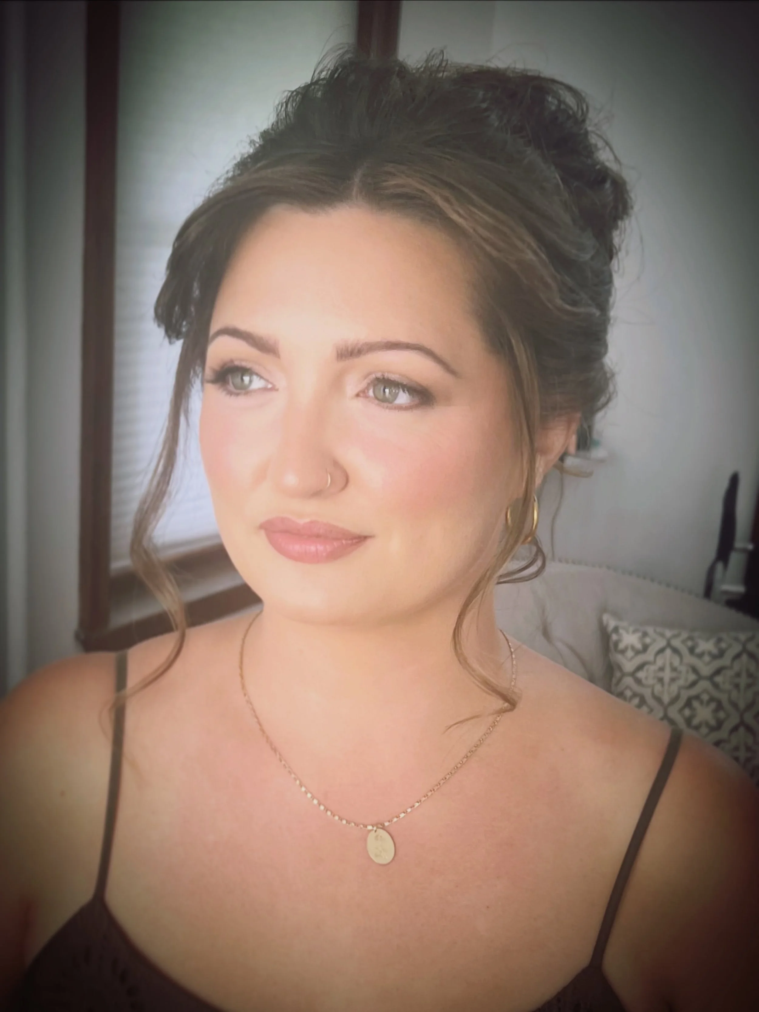 Beautiful bride @paisleydaisley 👰🏻&zwj;♀️
Makeup by @laurabeabeauty_ 
Hair by @erin.lynn.design 
.
.
.
.
.
.
#thearchescoatesville #pawedding #coatesvillewedding #2027wedding #easternpaweddings