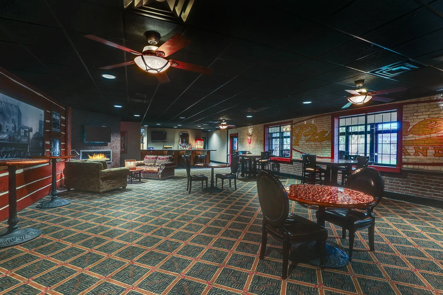 Loose Moose Saloon 01 (2).jpg