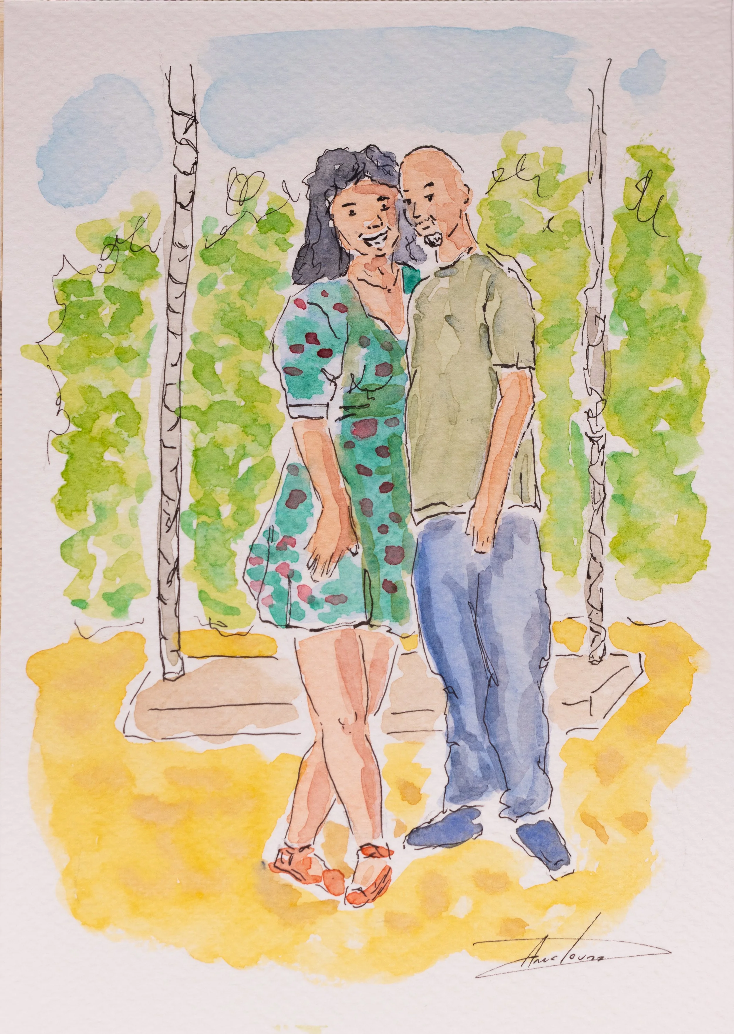 Ilustração de um casal sorrindo, em pé, em um jardim com árvores ao fundo, sob um céu azul claro. A mulher está vestindo um vestido verde com estampas e o homem veste uma camisa verde claro e jeans.