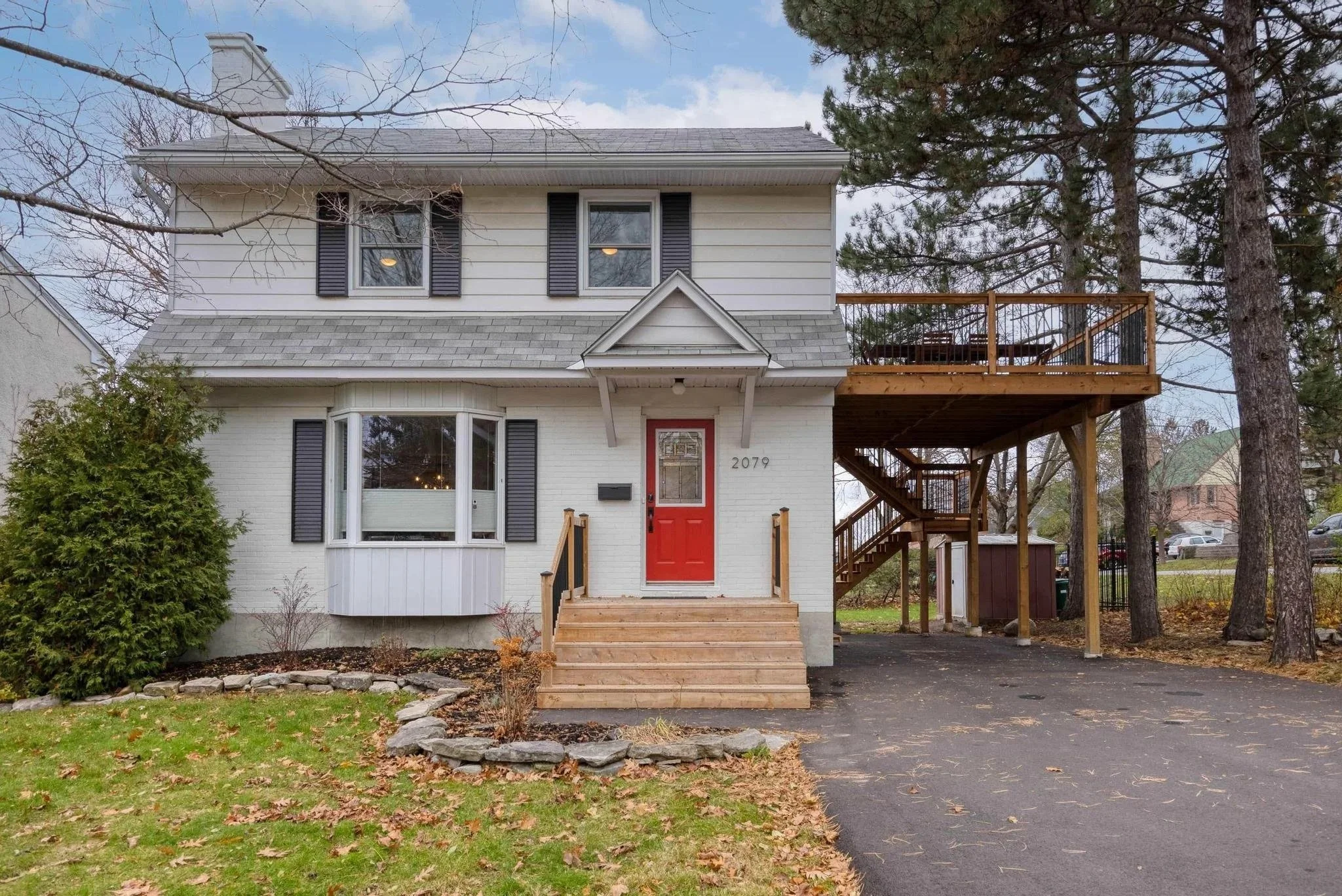 Full home renovation in Ottawa’s Lenester neighbourhood, transforming a white exterior residence with modern finishes, functional layout improvements, and high-end craftsmanship by Centennial Construction Management, a trusted Ottawa renovation contr