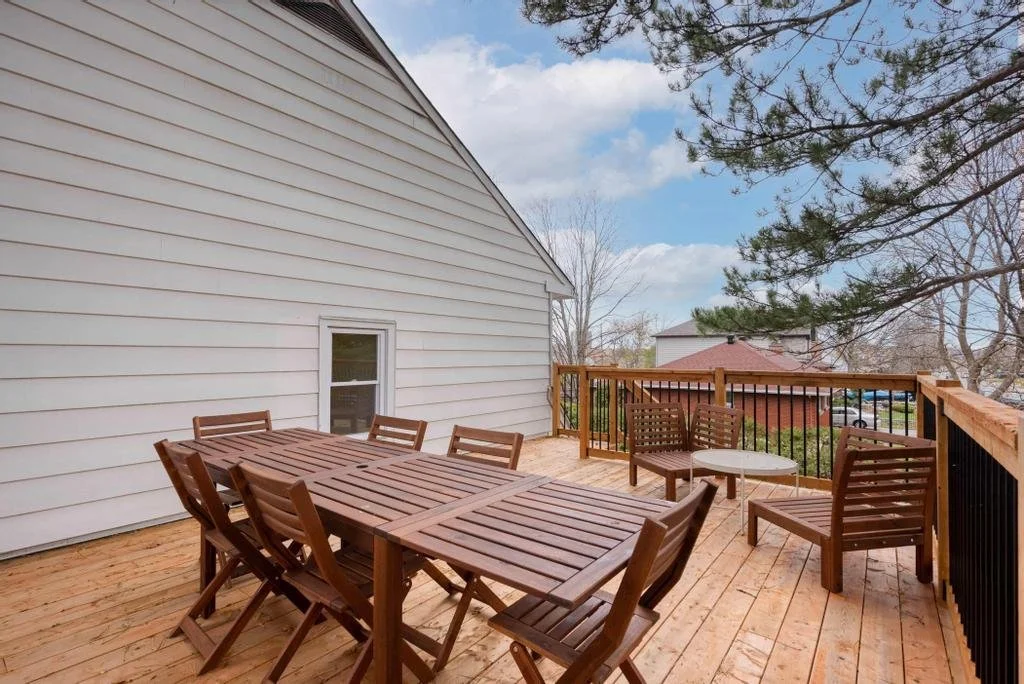 Custom outdoor entertaining area in Ottawa with integrated seating and modern design