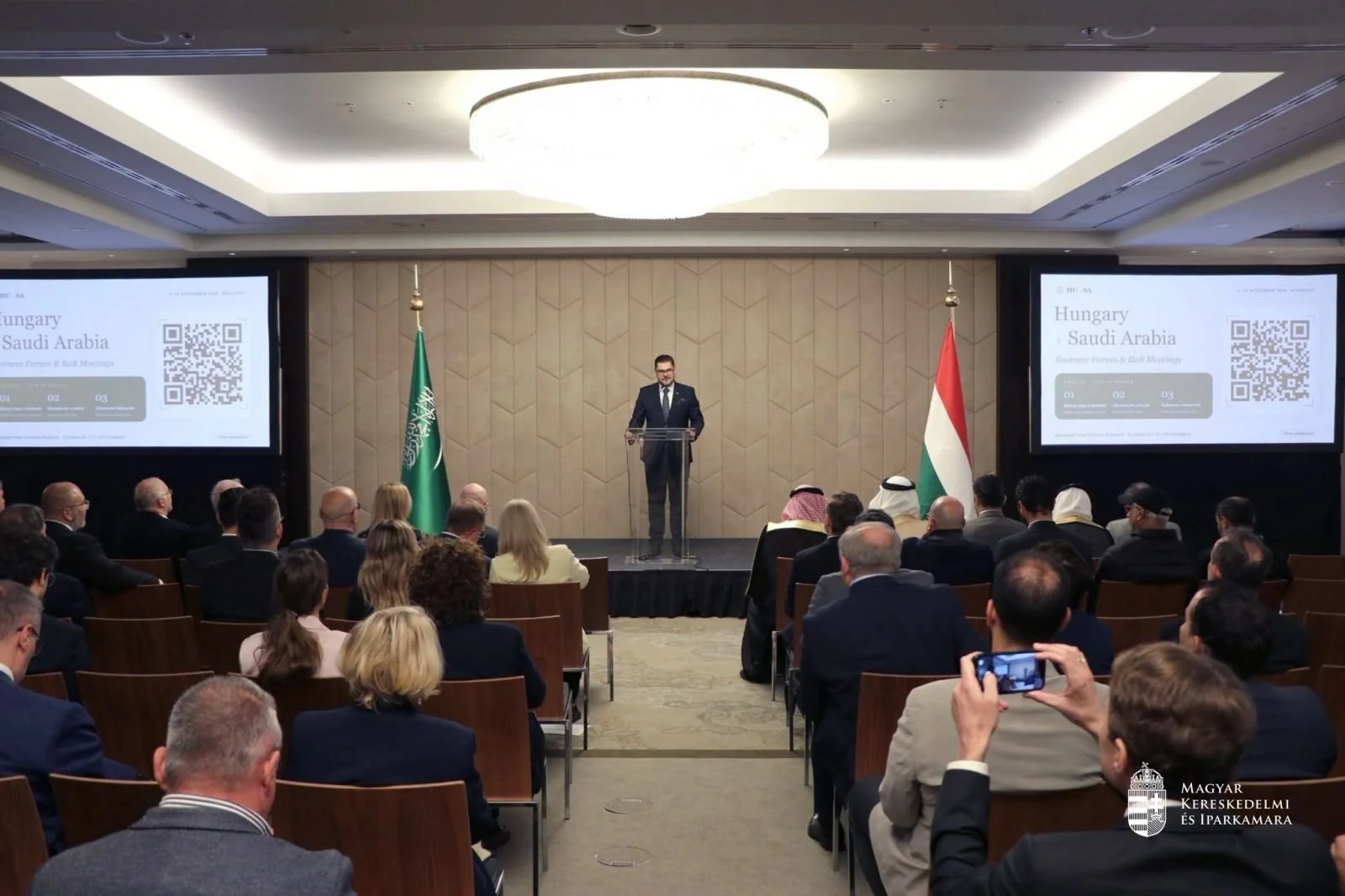 szaudi - magyar business meeting.jpg