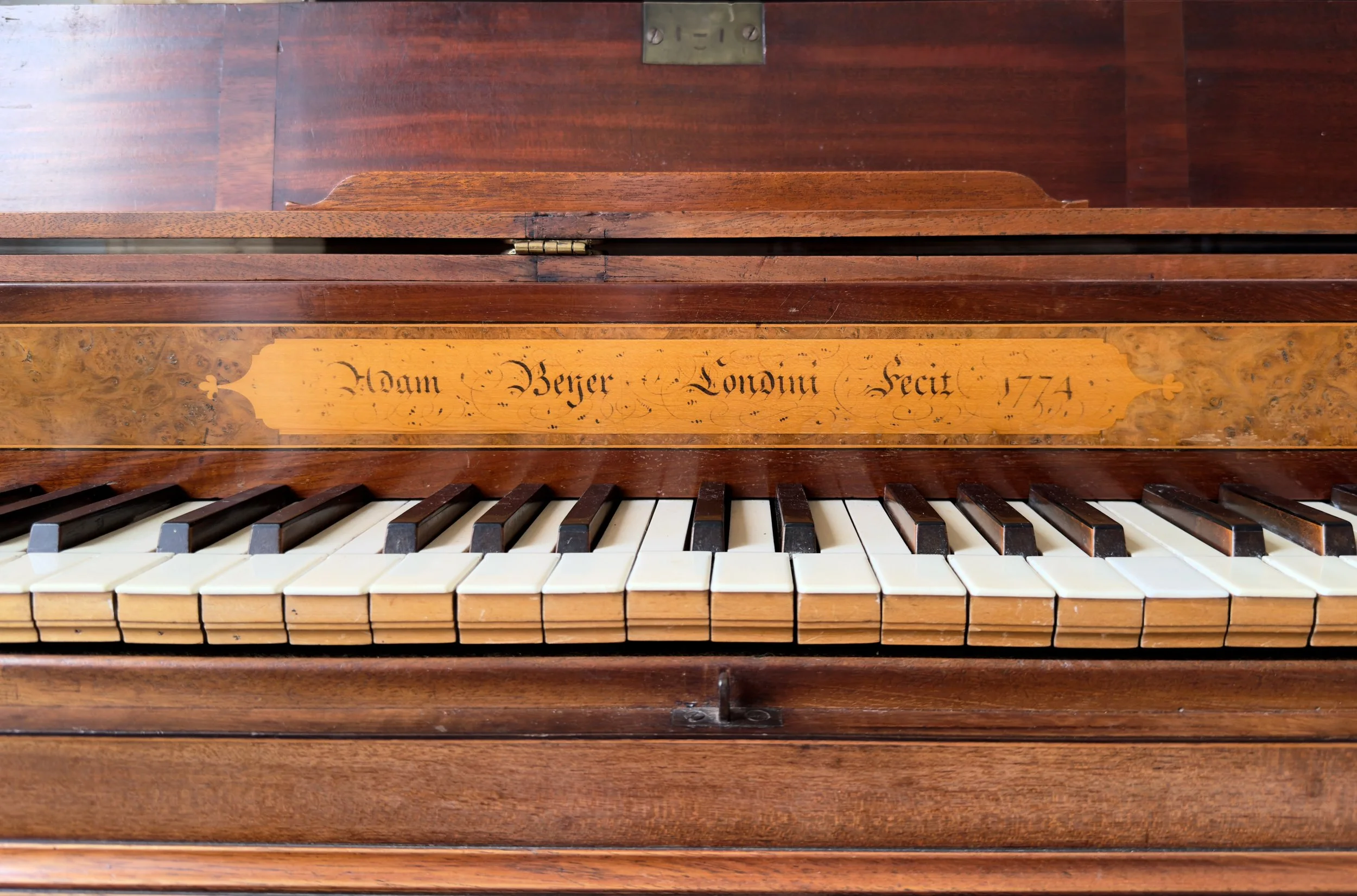 Beyer Square Piano 1774 Nameboard