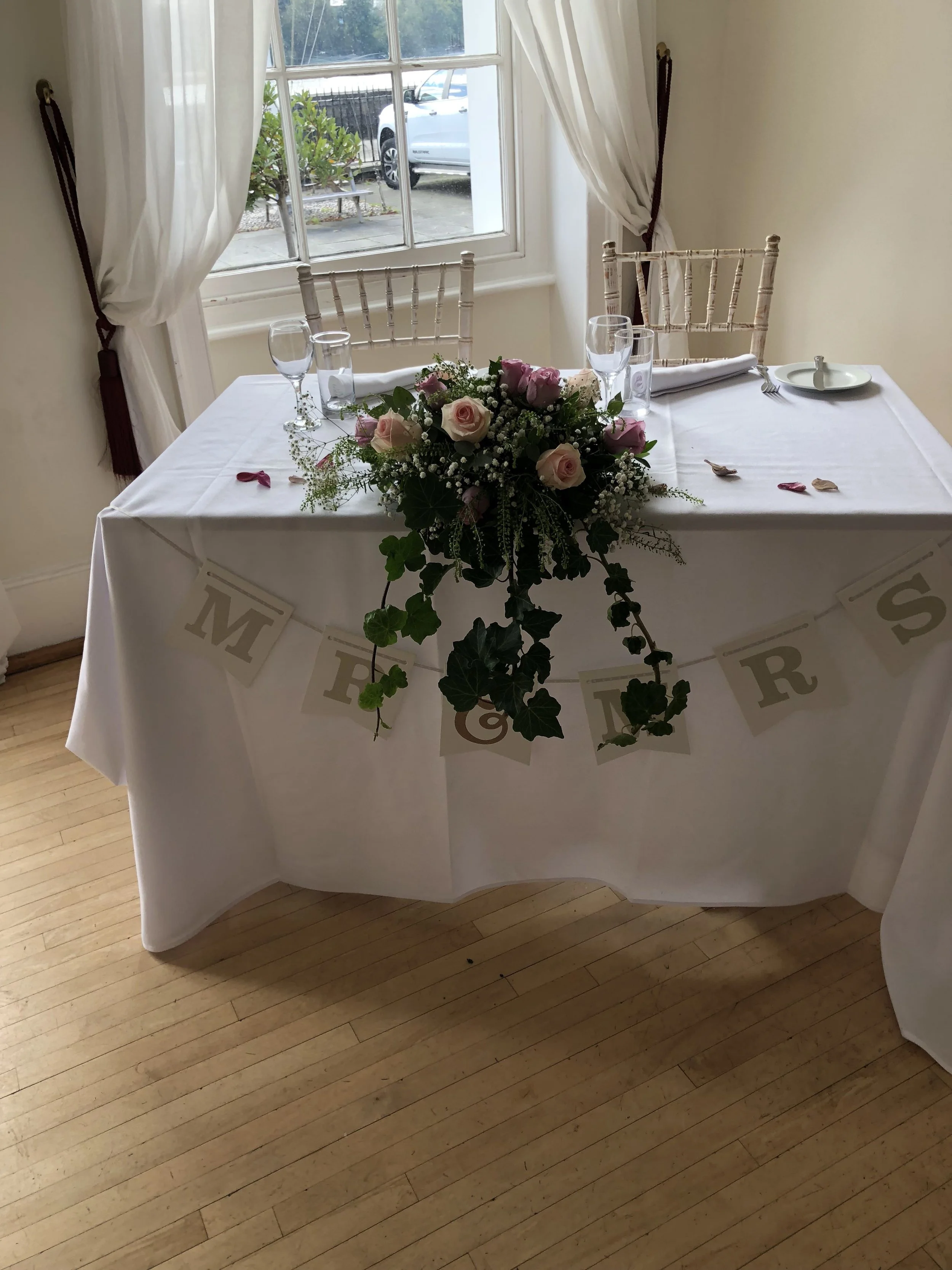 Long & Low Trailing Arrangement