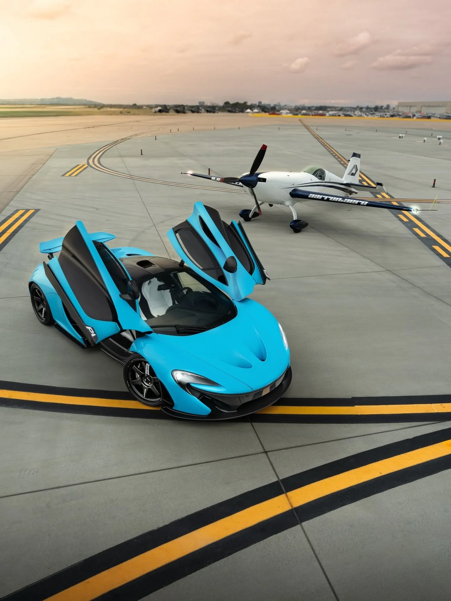 McLaren P1 & Extra 330sc.jpg