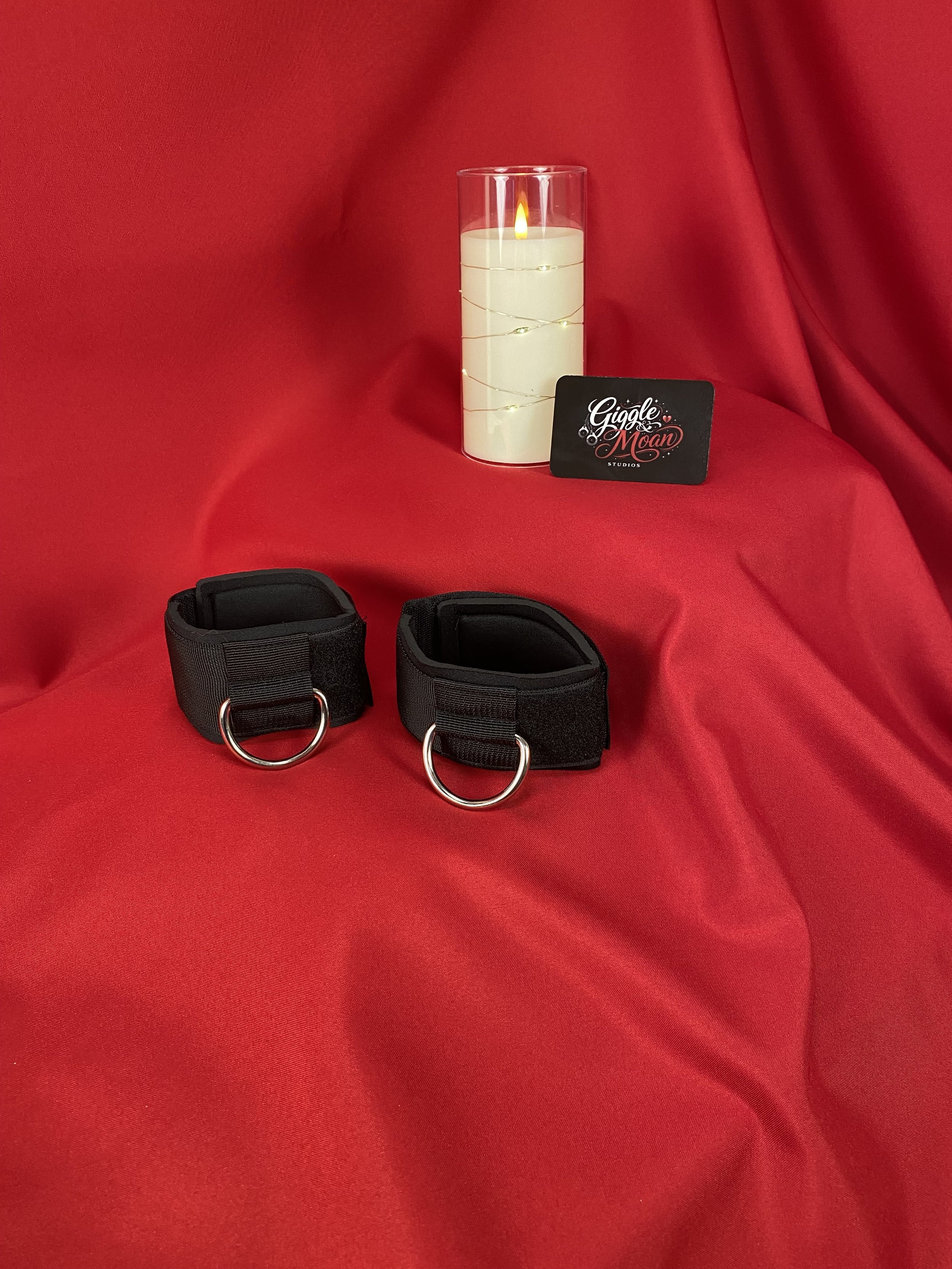 Velcro quick-fit cuffs