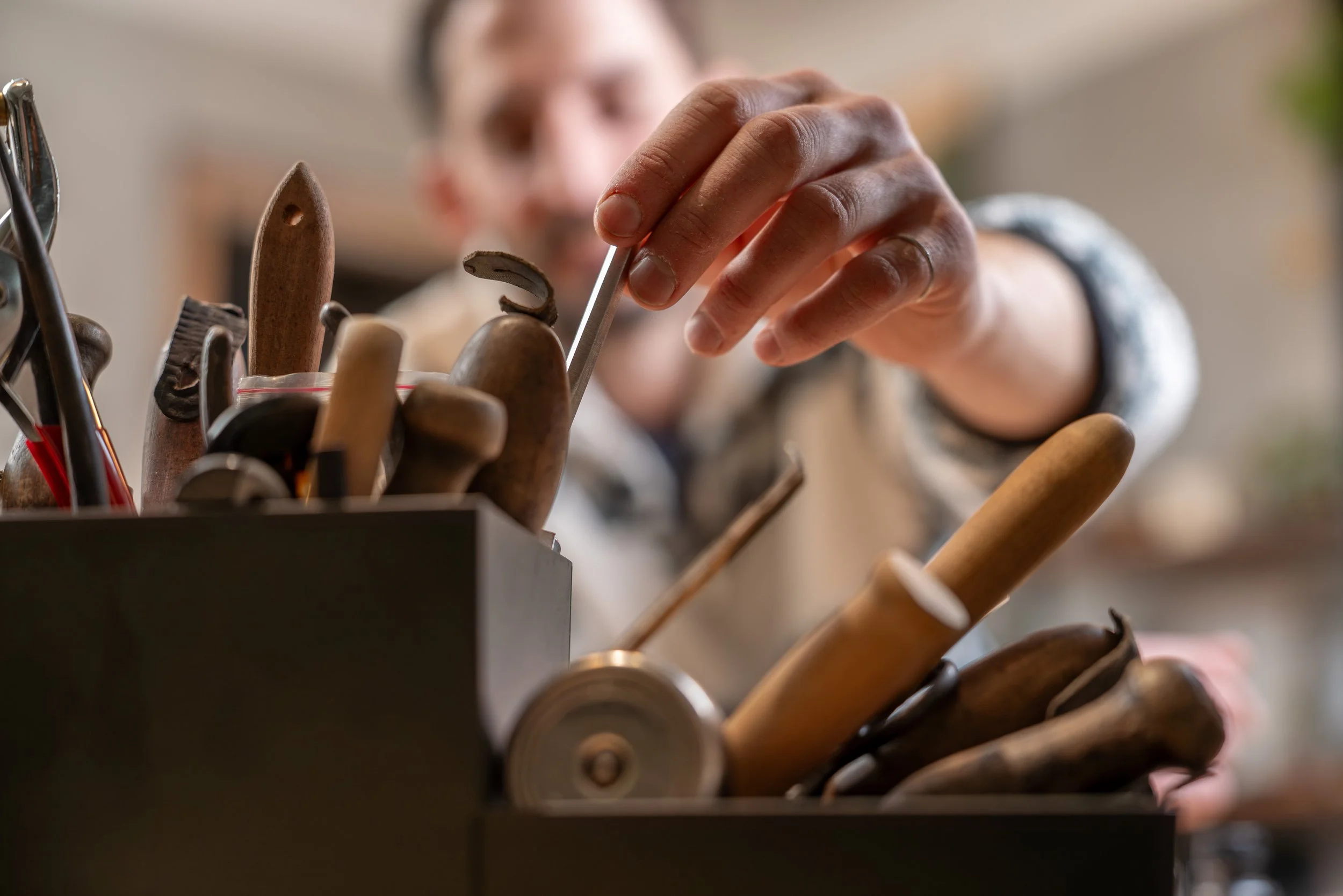 Leather Crafting Basics - Tools and How to use them - WS01