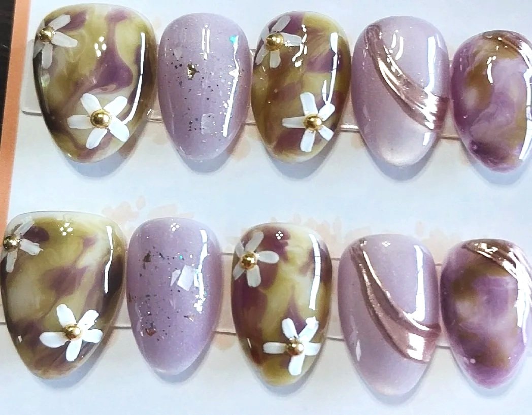 CC-596  Floral Lavender Cat Eye