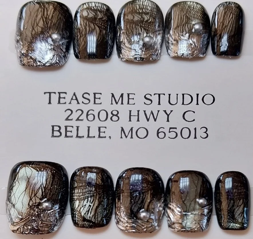 CC-1019  Beautiful Black and Silver Nails