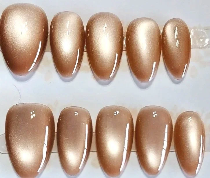 CC-906  Beige Cat Eye Nails