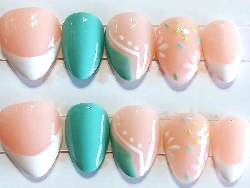 CC-587  Peach and Mint Nail Set