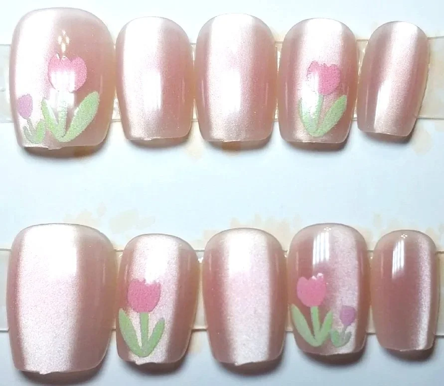 CC-605  Cat Eye Tulip Nails